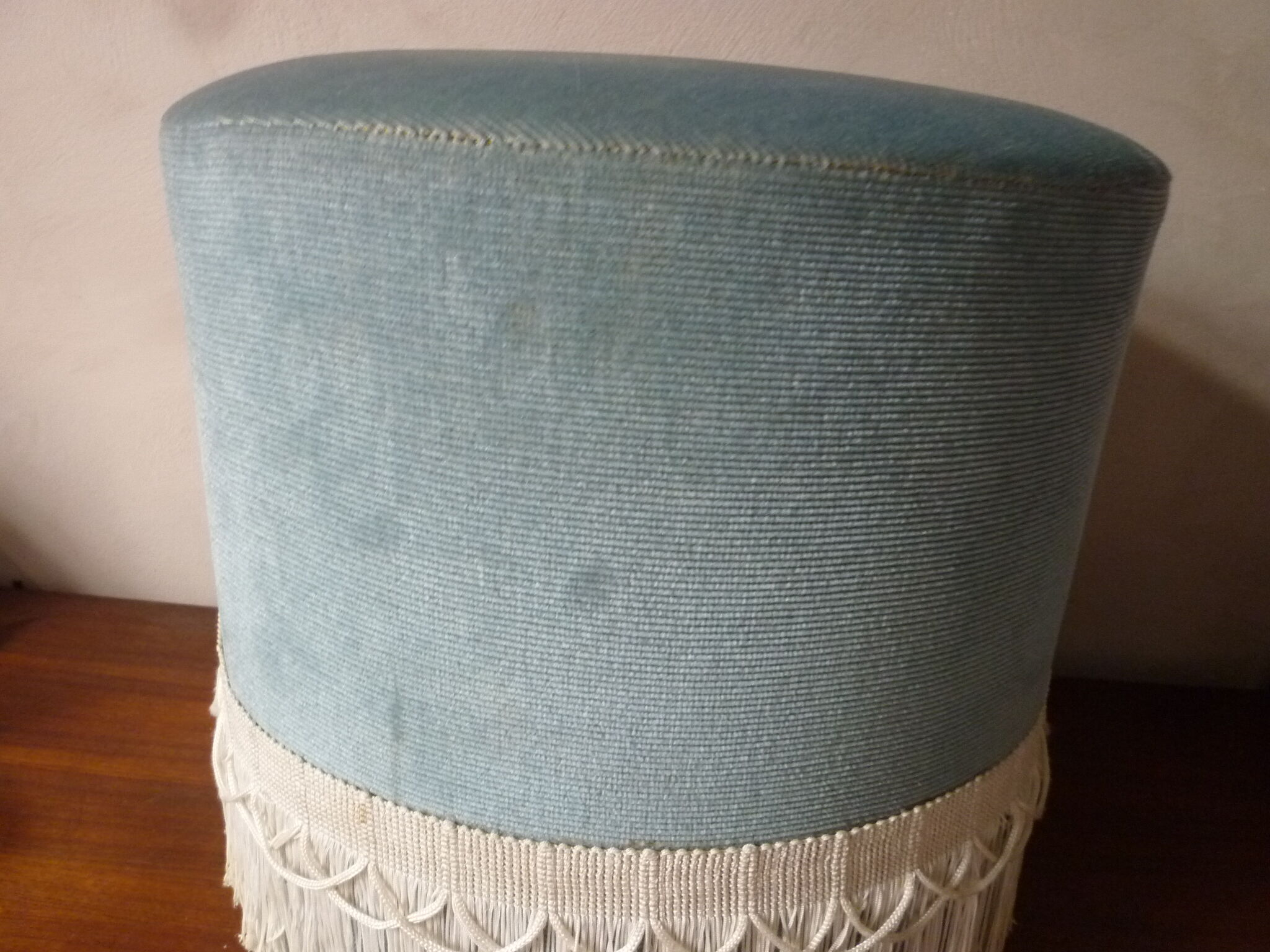Blue velvet pouf