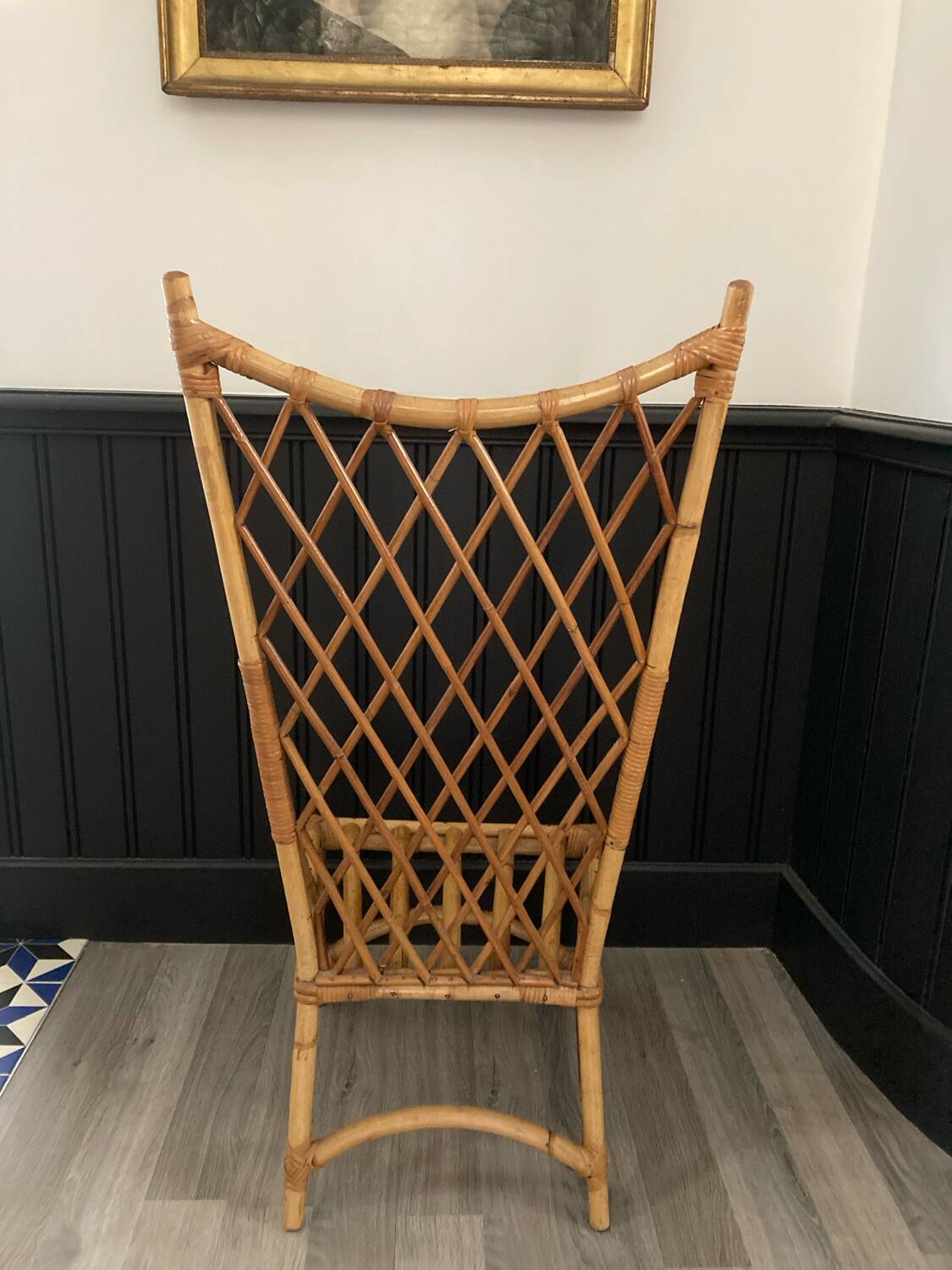 Chaise basse en rotin dans le goût d'Audoux-Minet