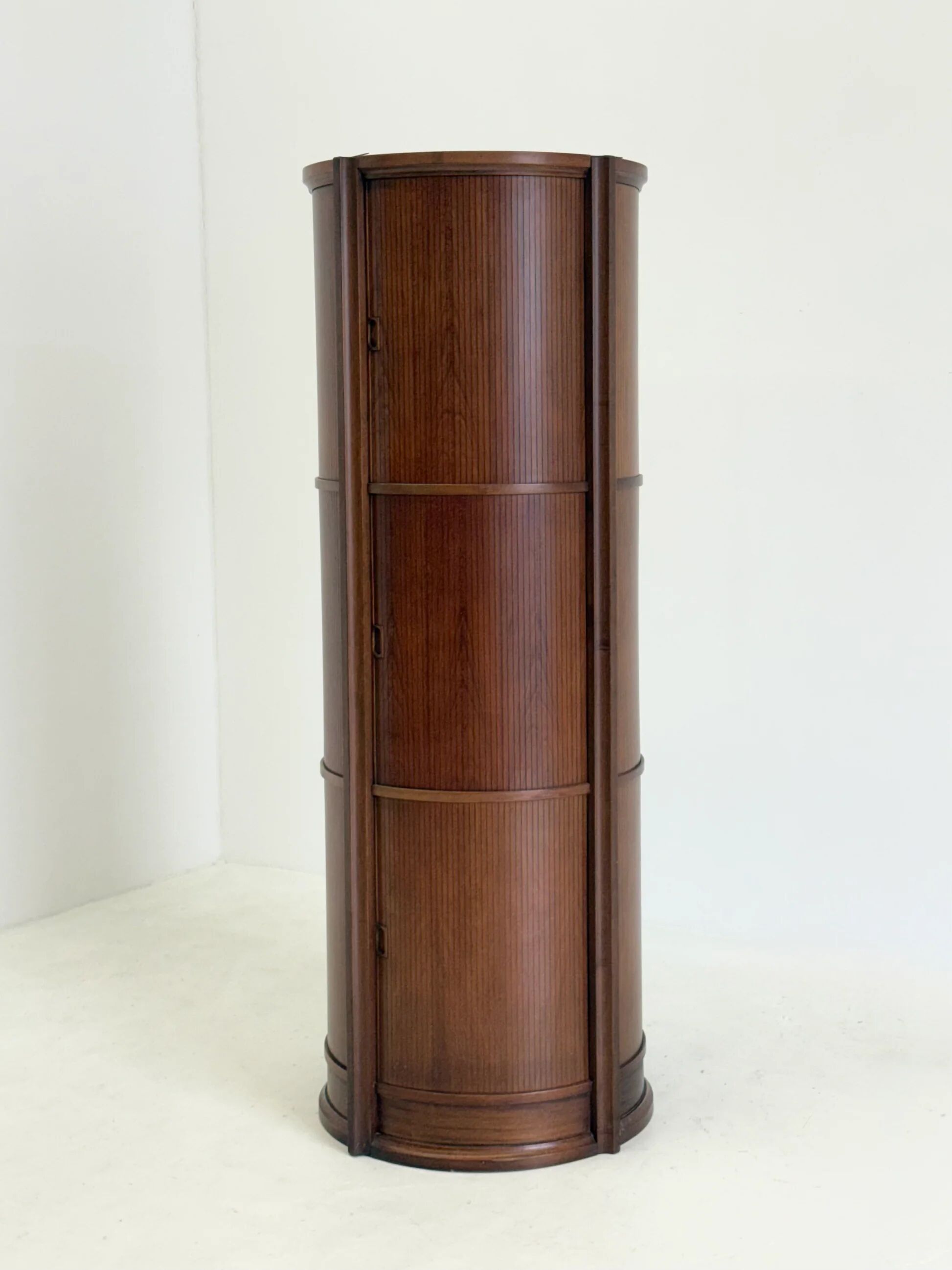 Sculptural Italian bar and storage cabinet by Gianfranco Frattini
