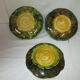 Plat et 2 assiettes en barbotine