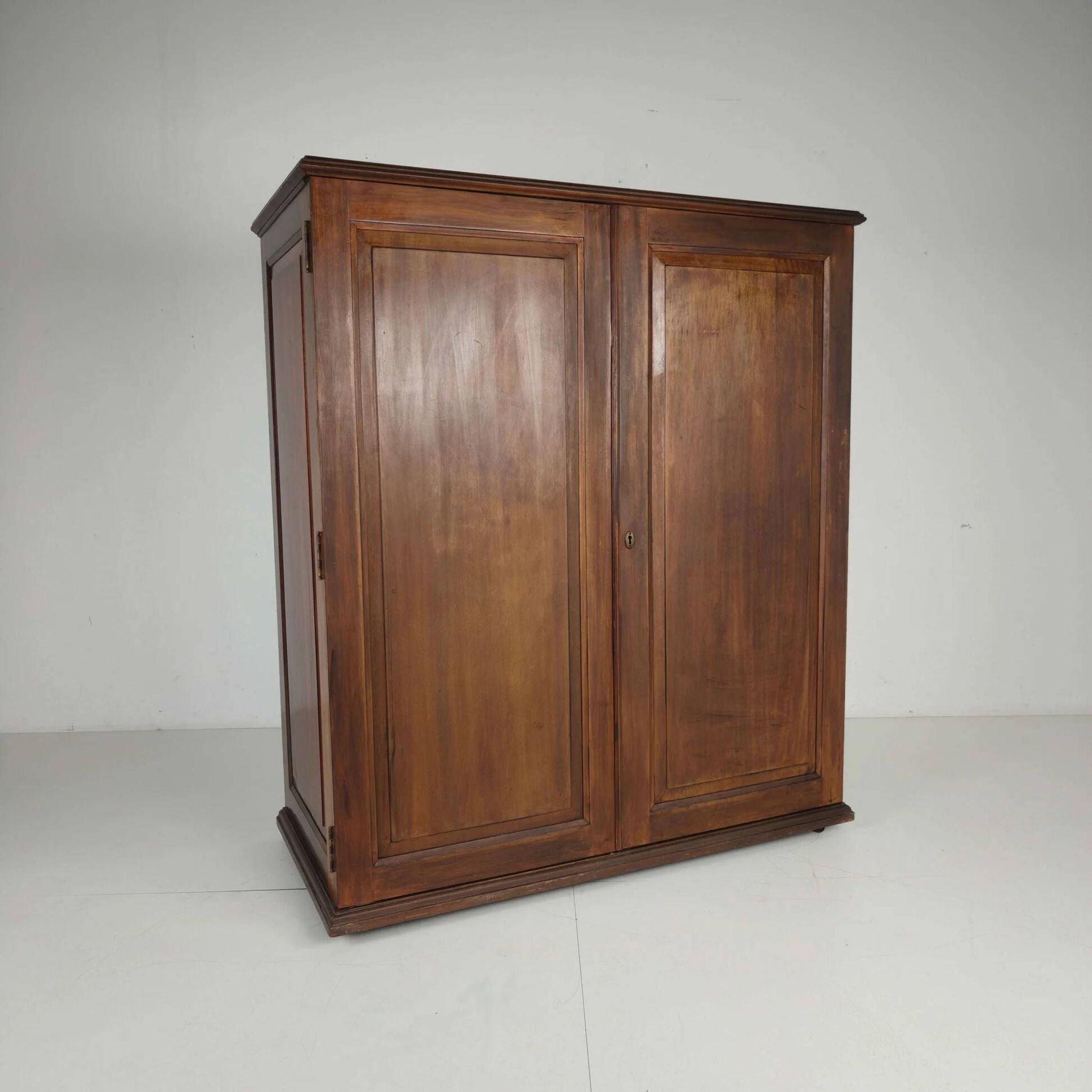 Early 20th century Innovation Ingenuities Ltd. gentleman’s wardrobe