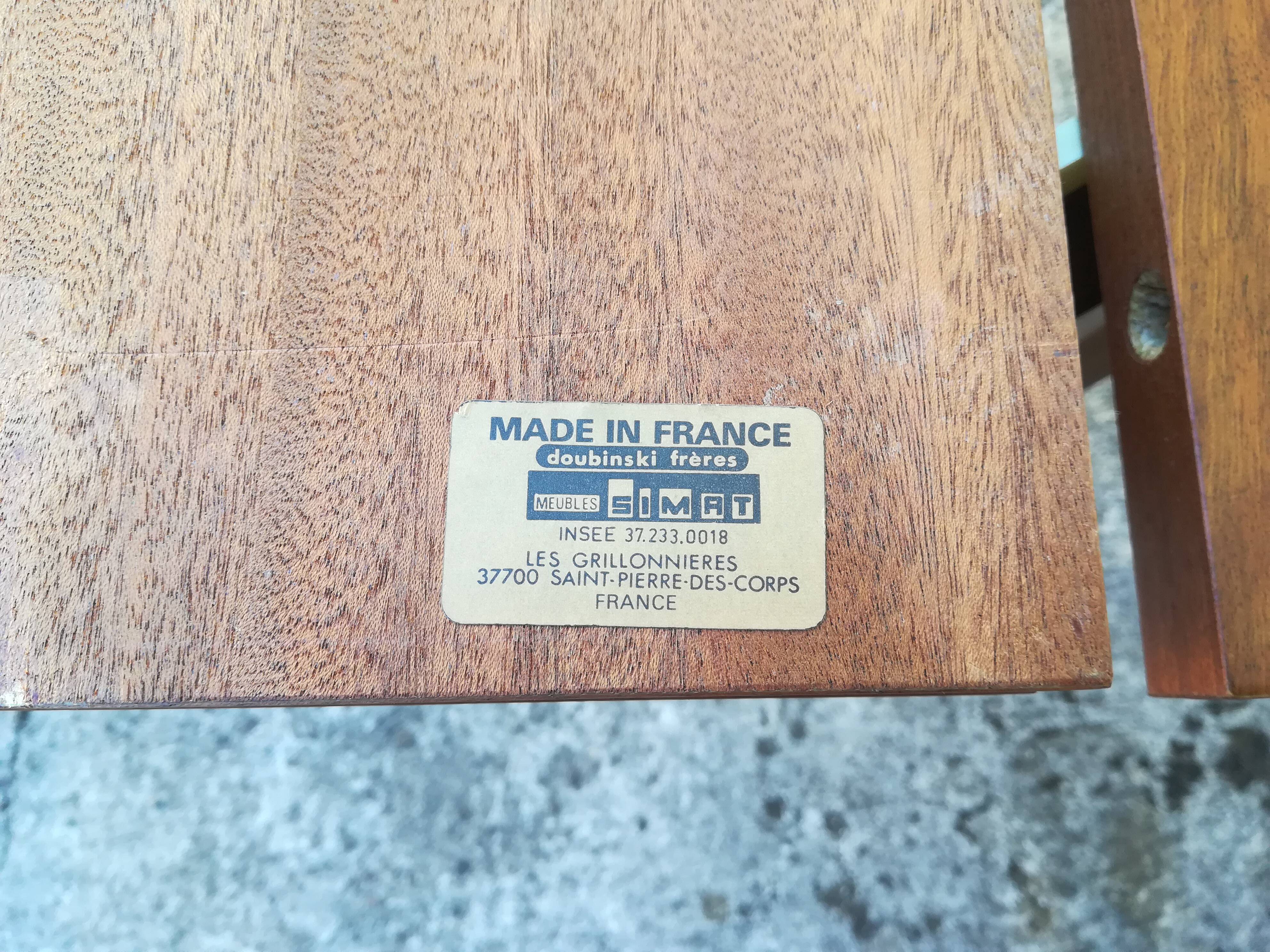 Round table with an extension