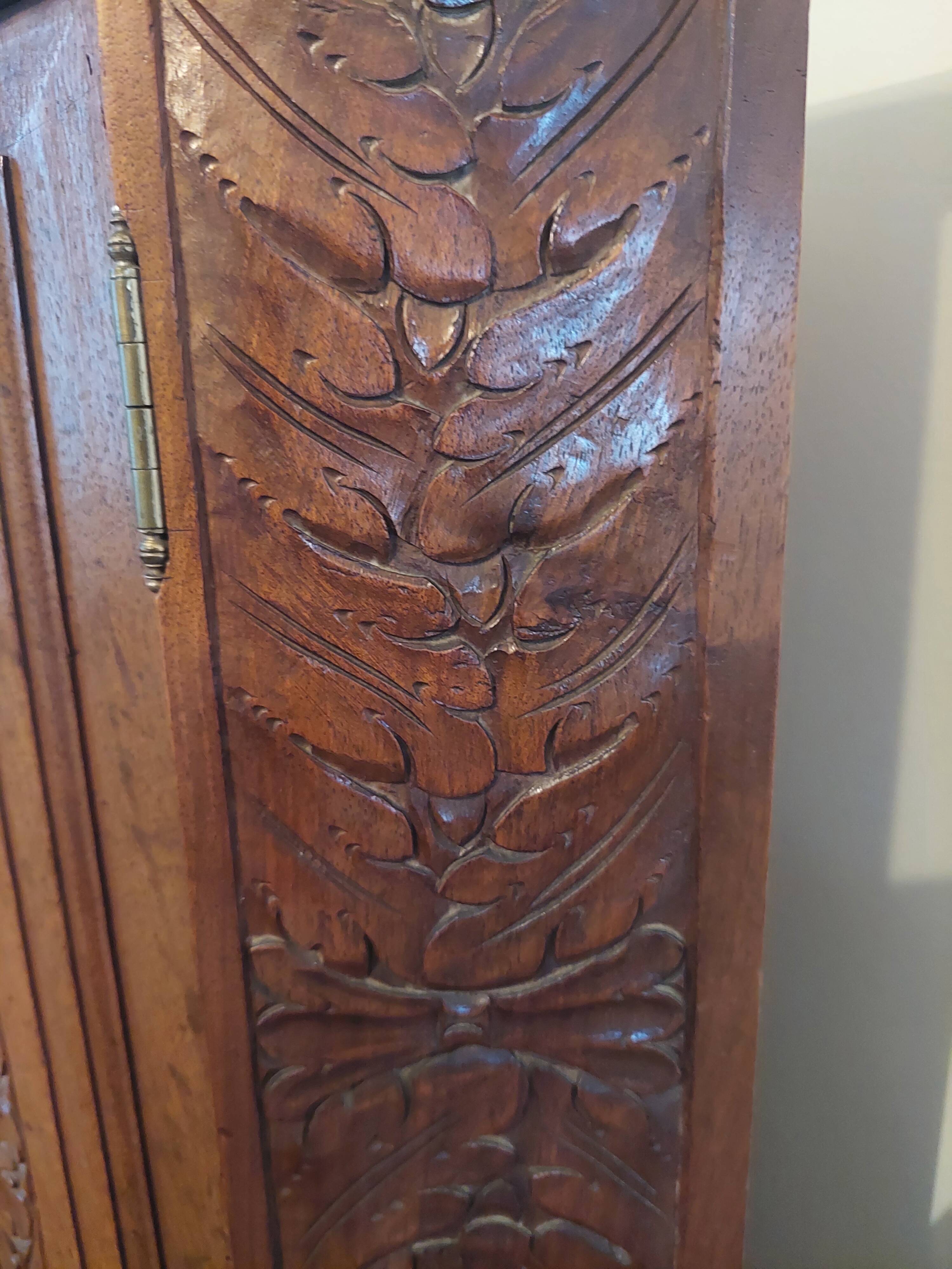 Walnut corner cabinet (notch)