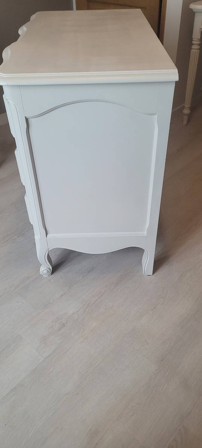 Louis XV style crossbow chest of drawers