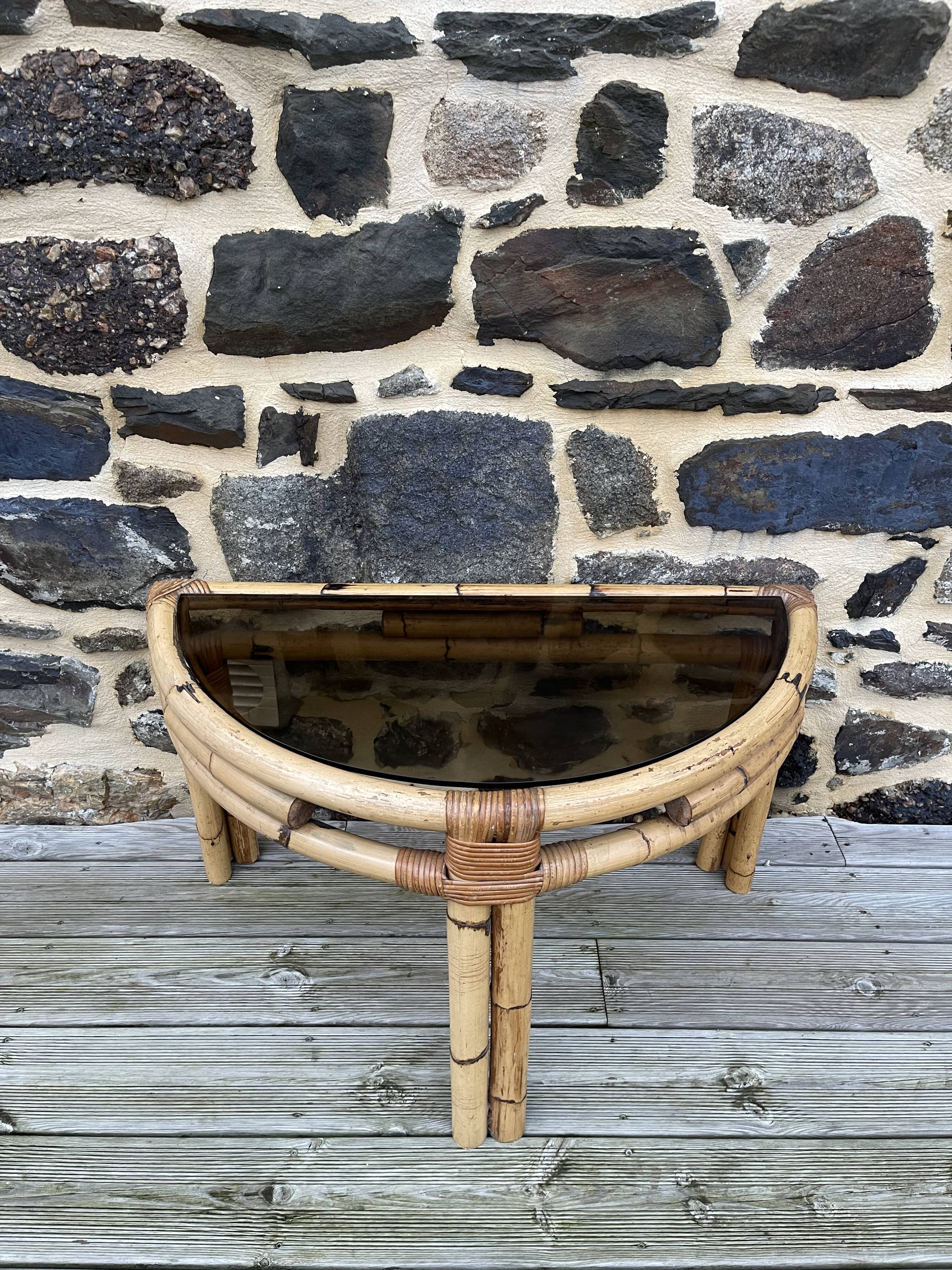 Console / coffee table in rattan and tempered glass.
