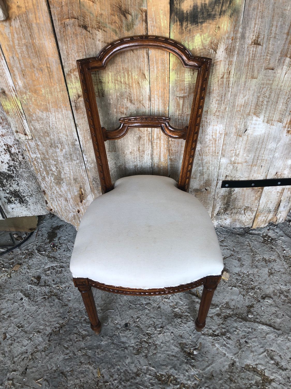 Chair style louis xvi carved wood & vintage white fabric