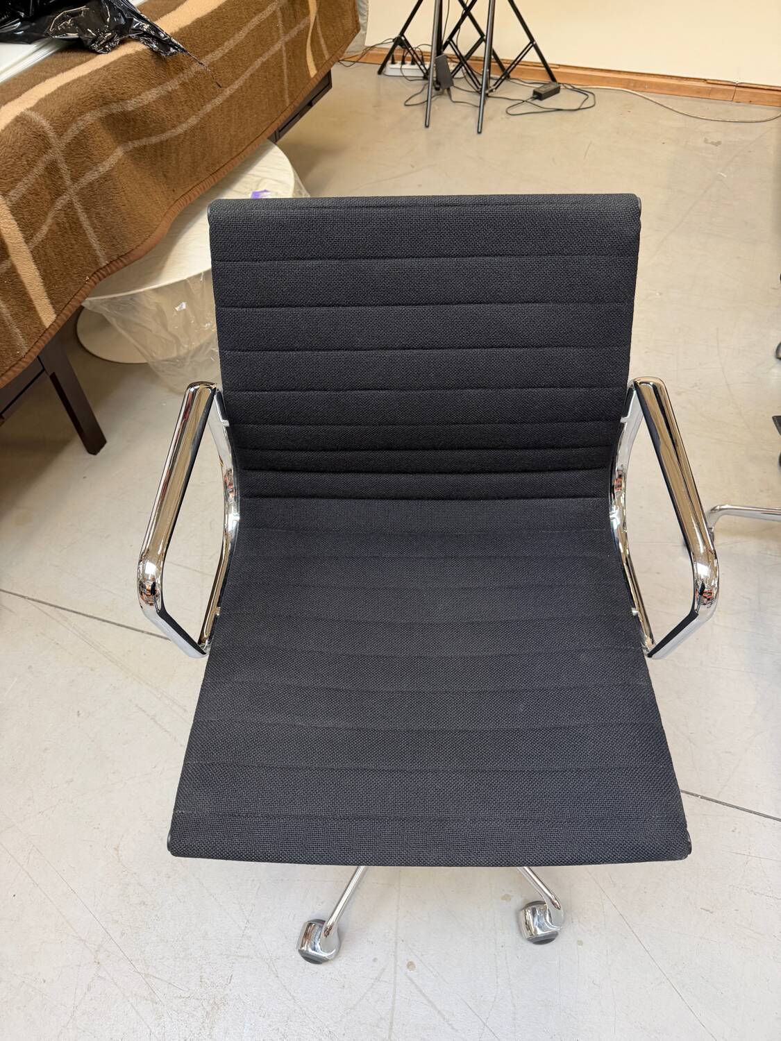Ensemble de fauteuils " EA 117 " Charles Ray Eames pour ICF USA 1969.