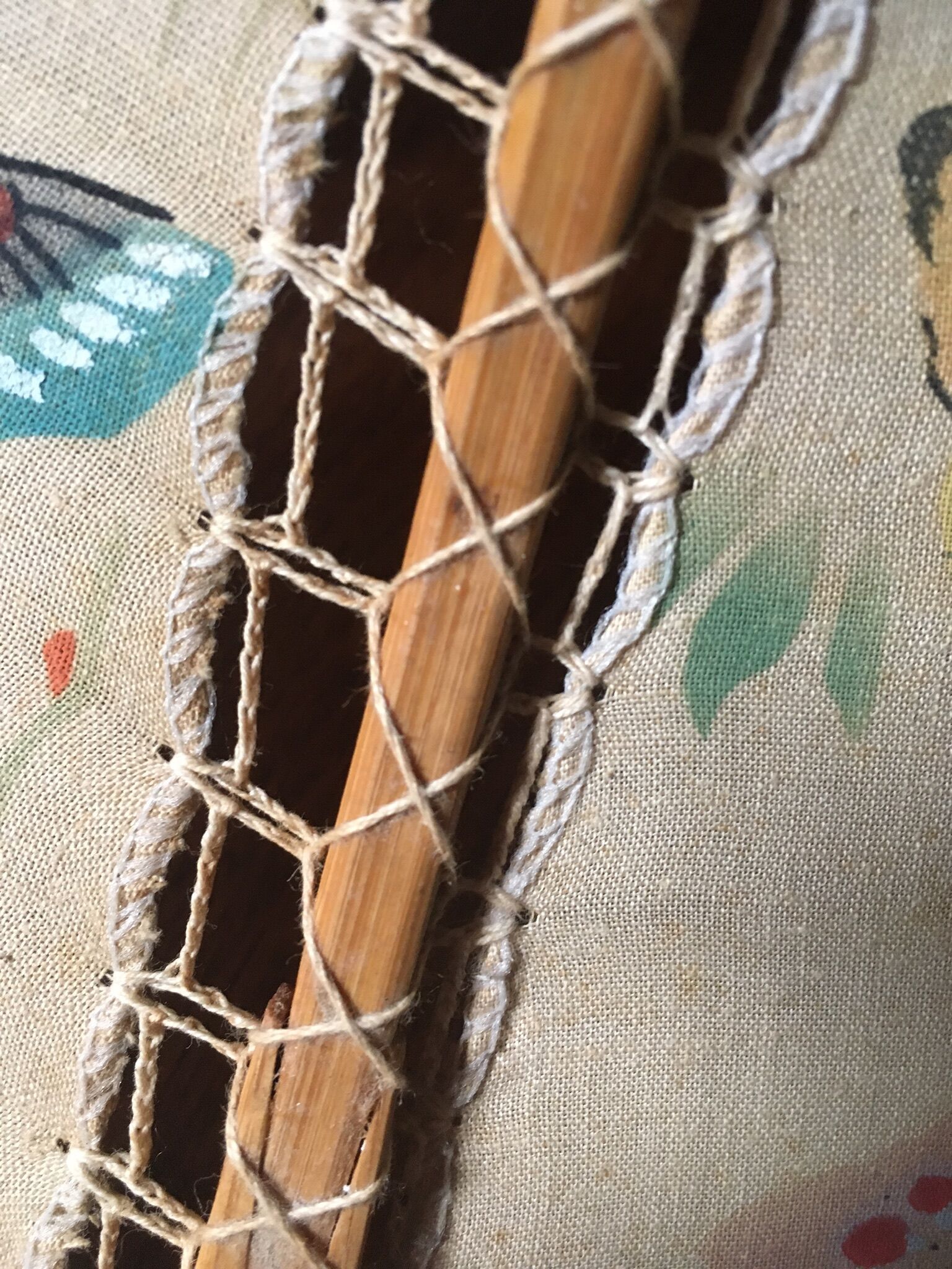 Suspension flower fabric and wood.