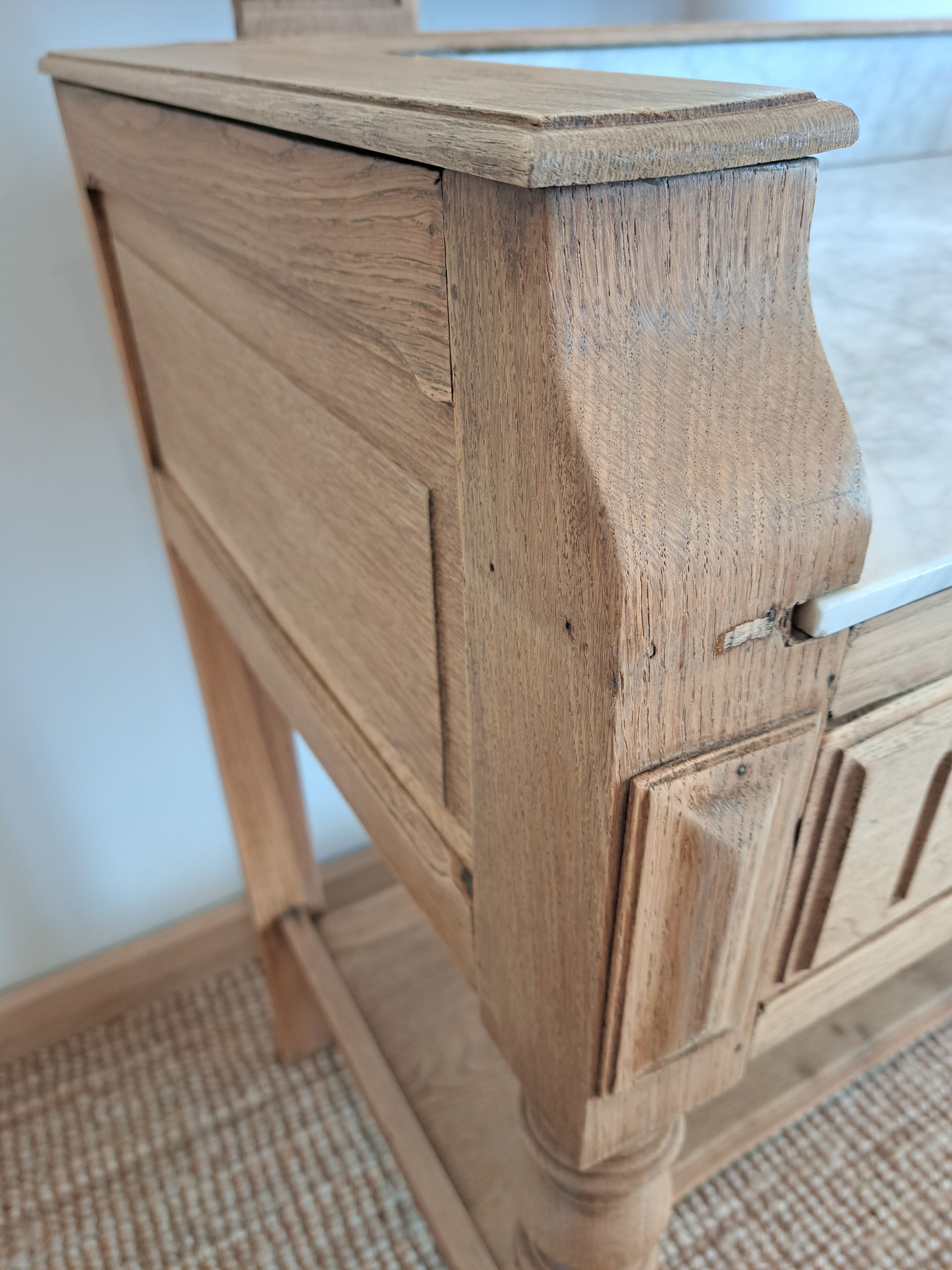 Bathroom cabinet with marble top in Henri II style