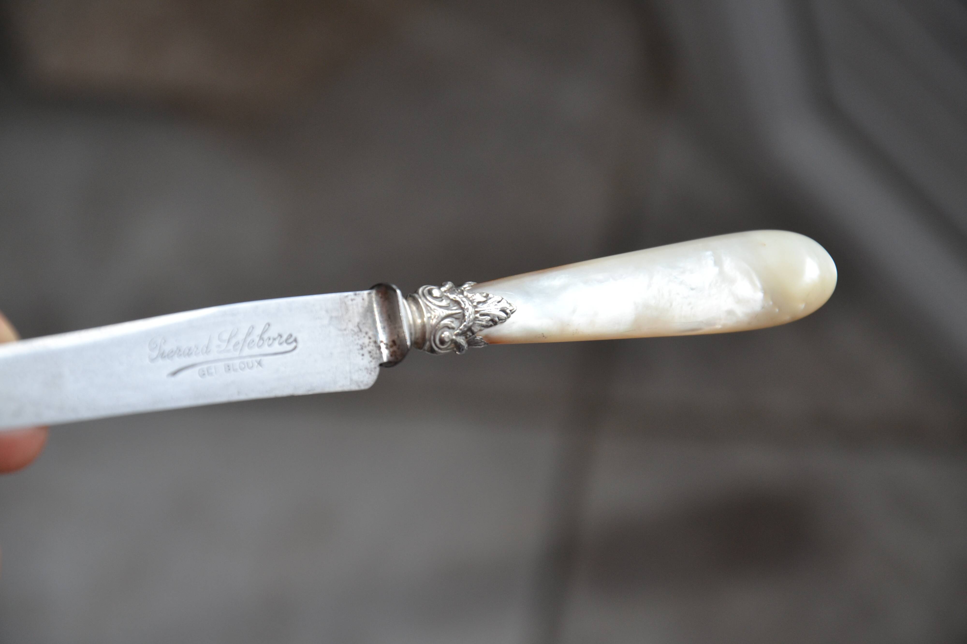 10 antique knives in mother-of-pearl and silver-plated metal