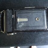 Zeiss Ikon Ikonta bellows camera with its satchel