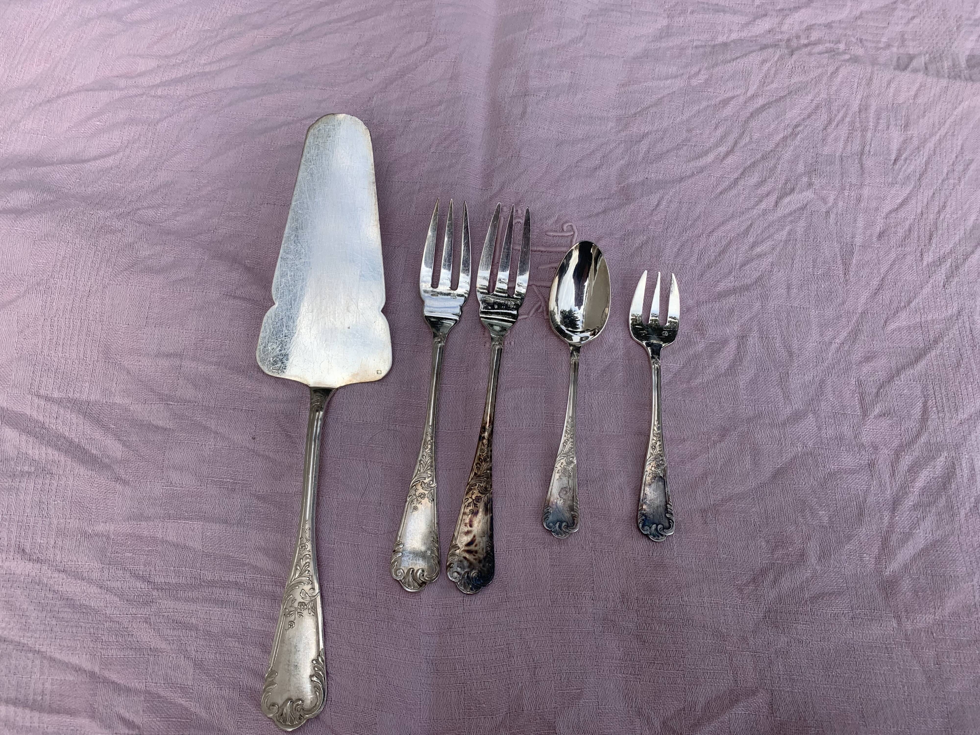 5 silver-plated cutlery, pie server, two forks, small fork and spoon, punch