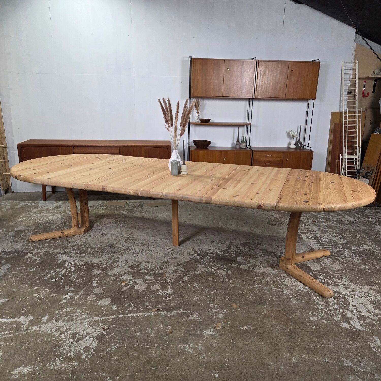 Dyrlund, vintage 1960s XXXXL extendable Danish dining table