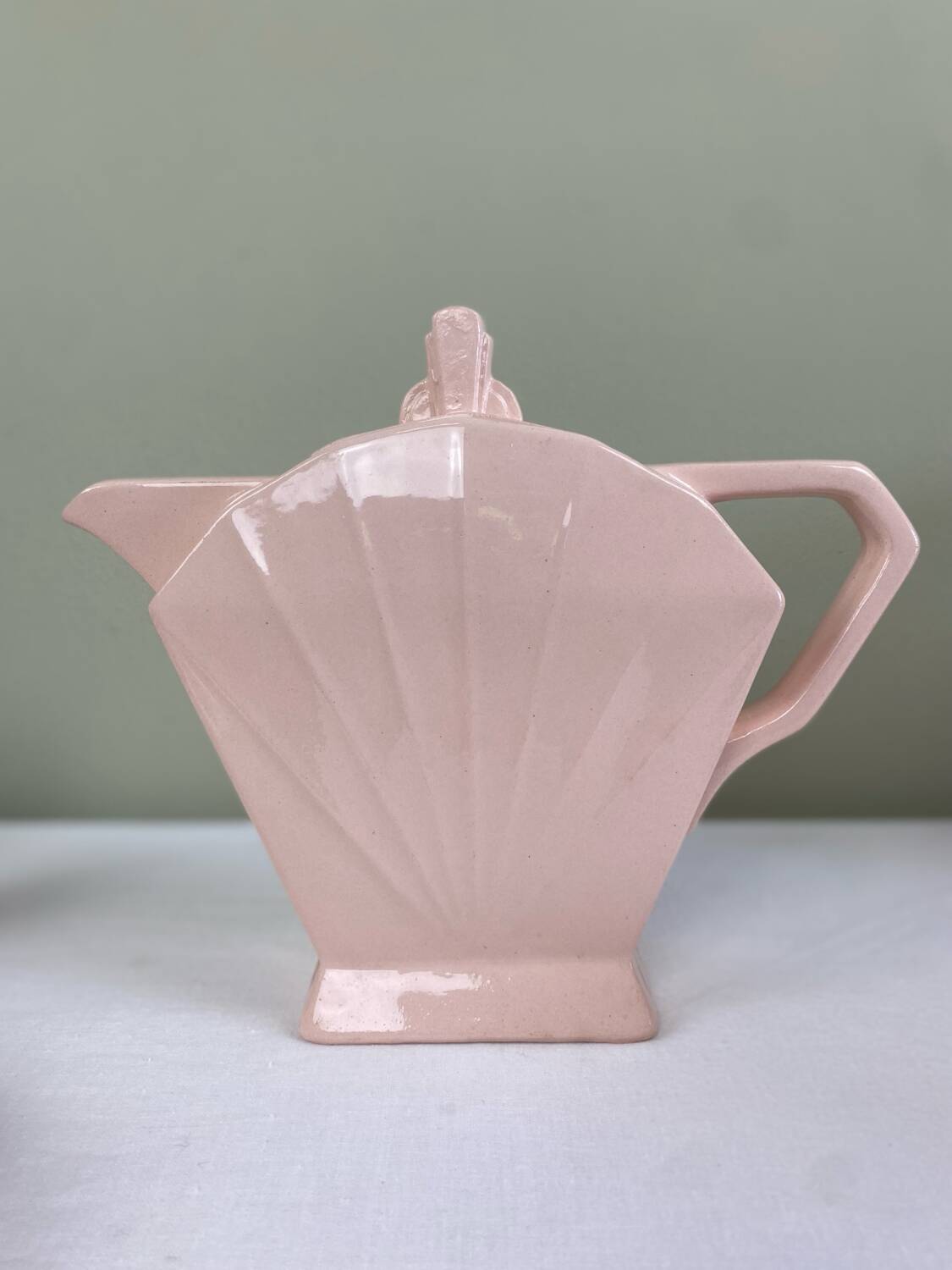 Théière art déco rose