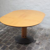 Postmodern round extendable dining table by Arnold Merckx for Arco, The Netherlands 1980s.