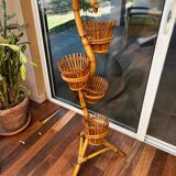 Rattan cobra plant holder