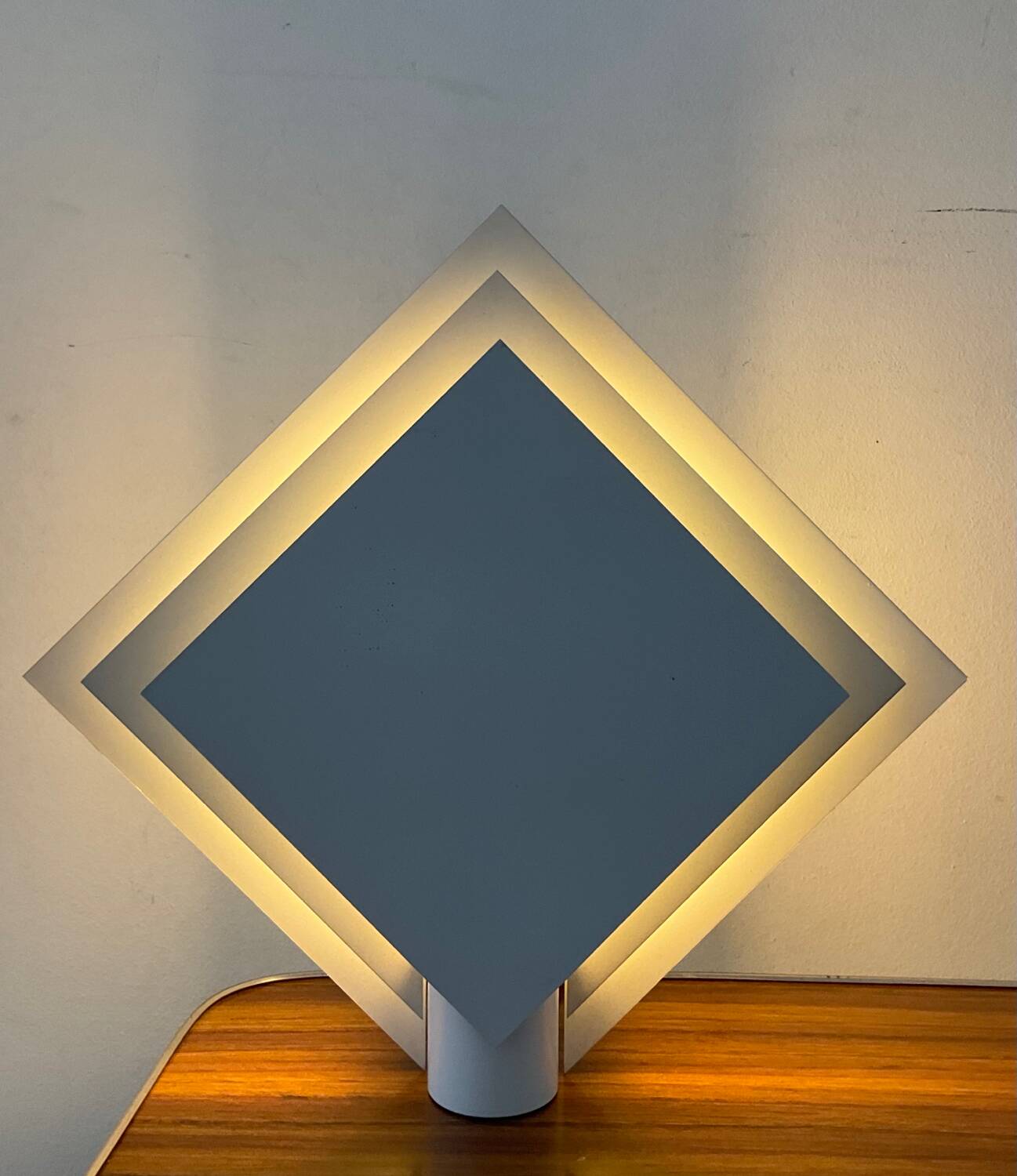 Scandinavian “Plaza” wall light for Lumiance 1980s