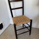 Chaise vintage en bois et paille tressée