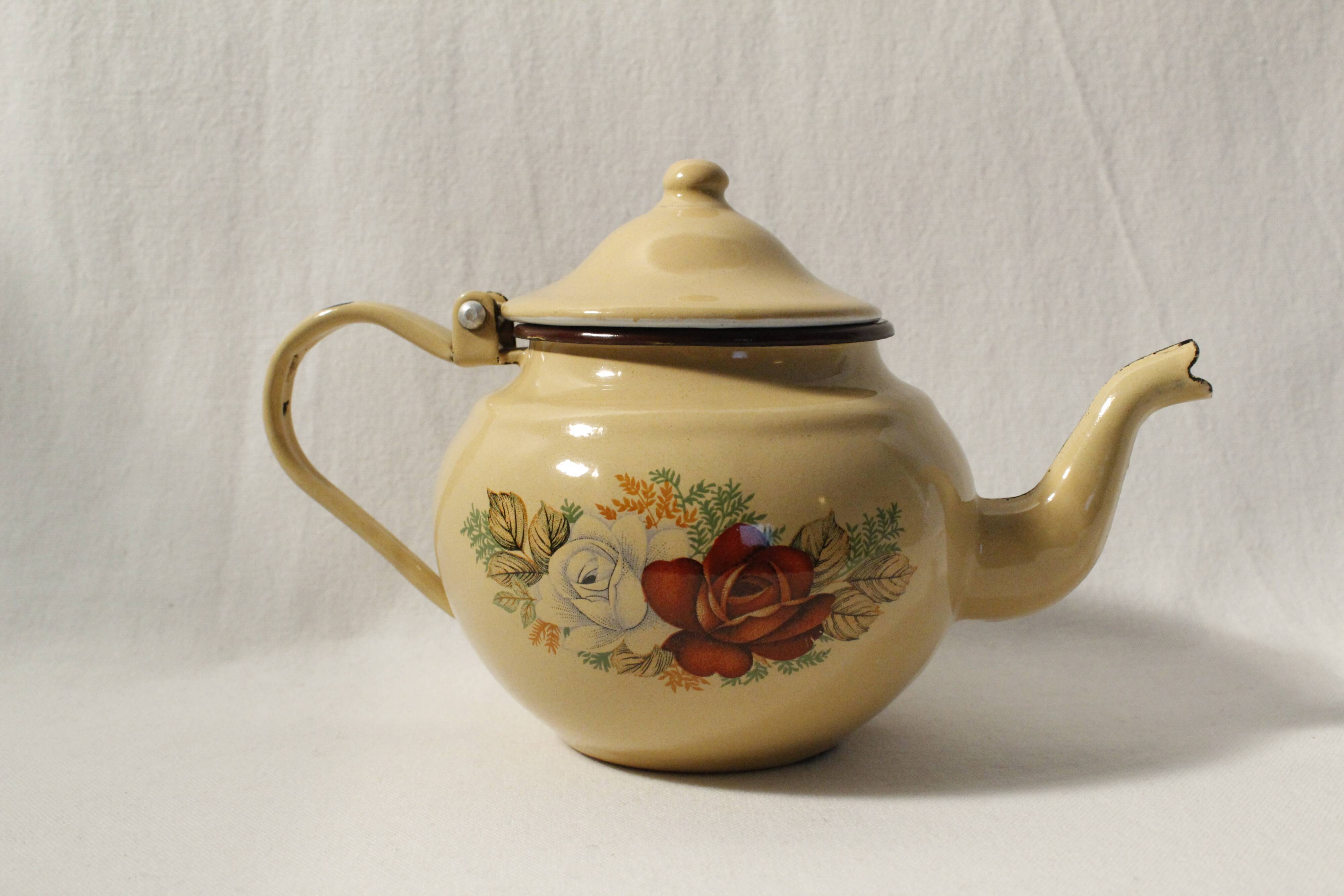 Théière en métal émaillée jaune/beige vintage - motifs fleurs