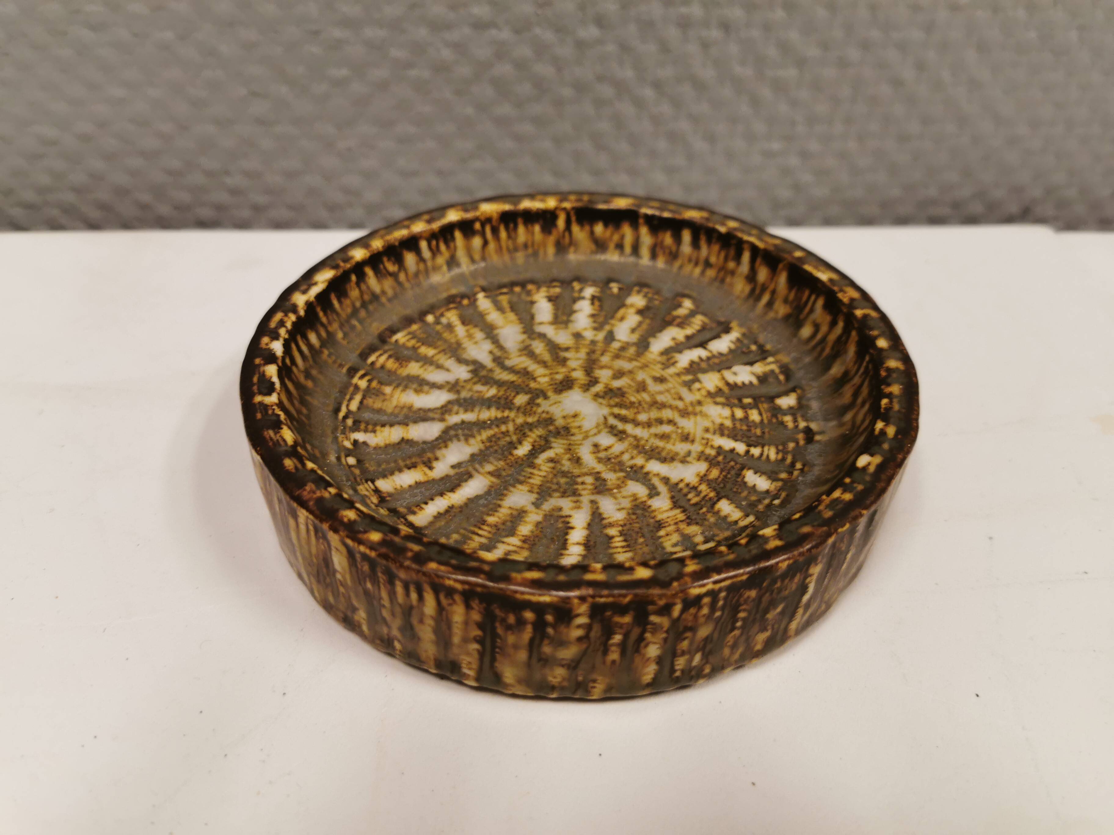 cendrier en glaçure de fourrure de lièvre de Rörstrand Suède, fabriqué par Gunnar Nylund