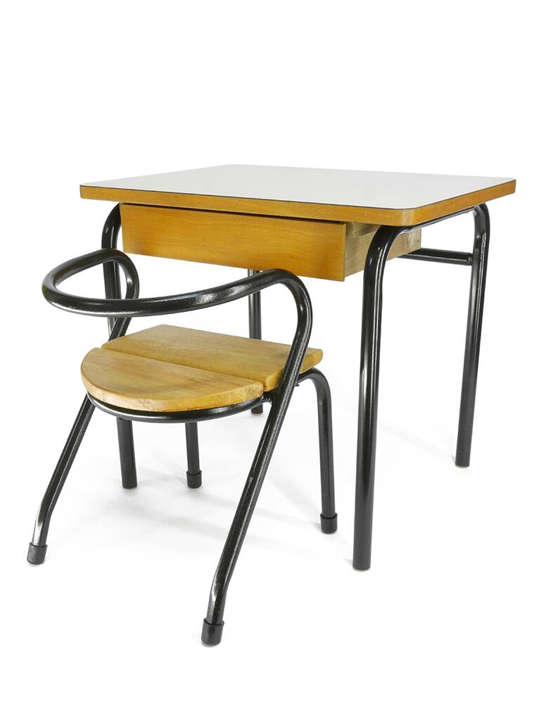 Mullca 300 desk and chair