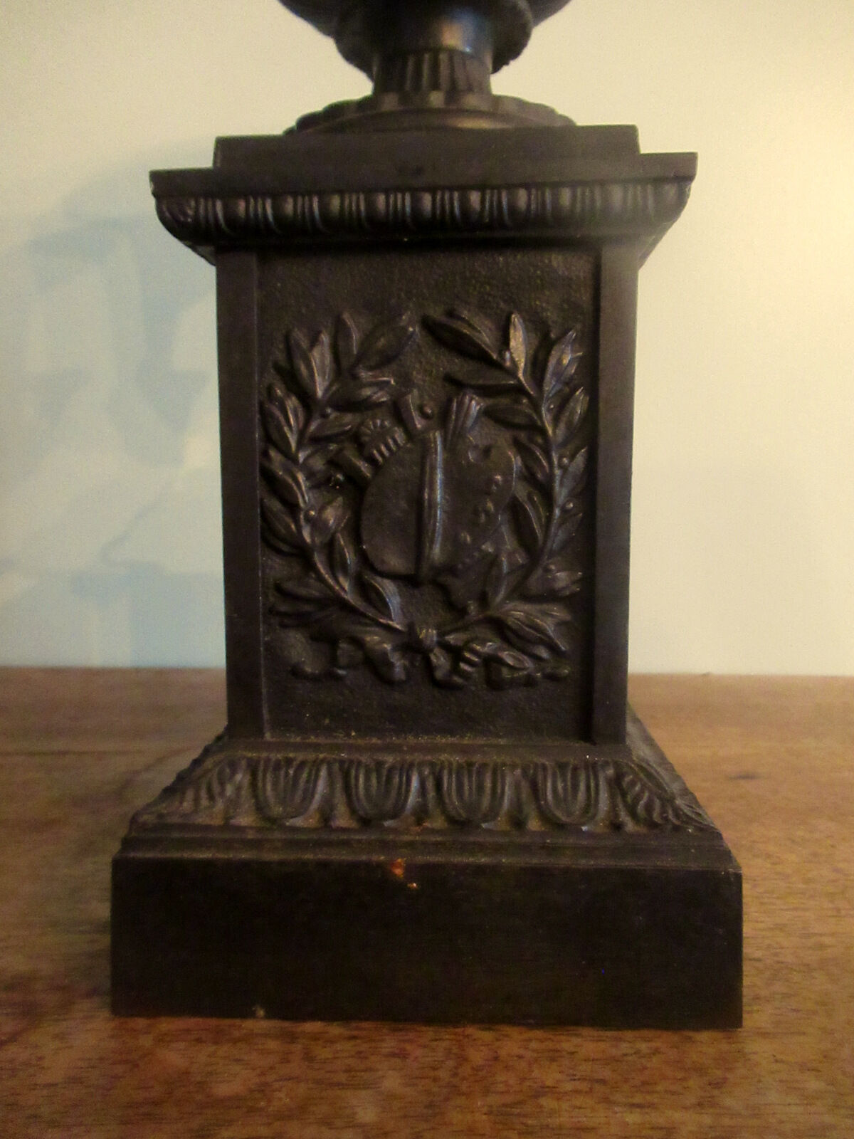 Pair of Medici vases, cast iron, on base