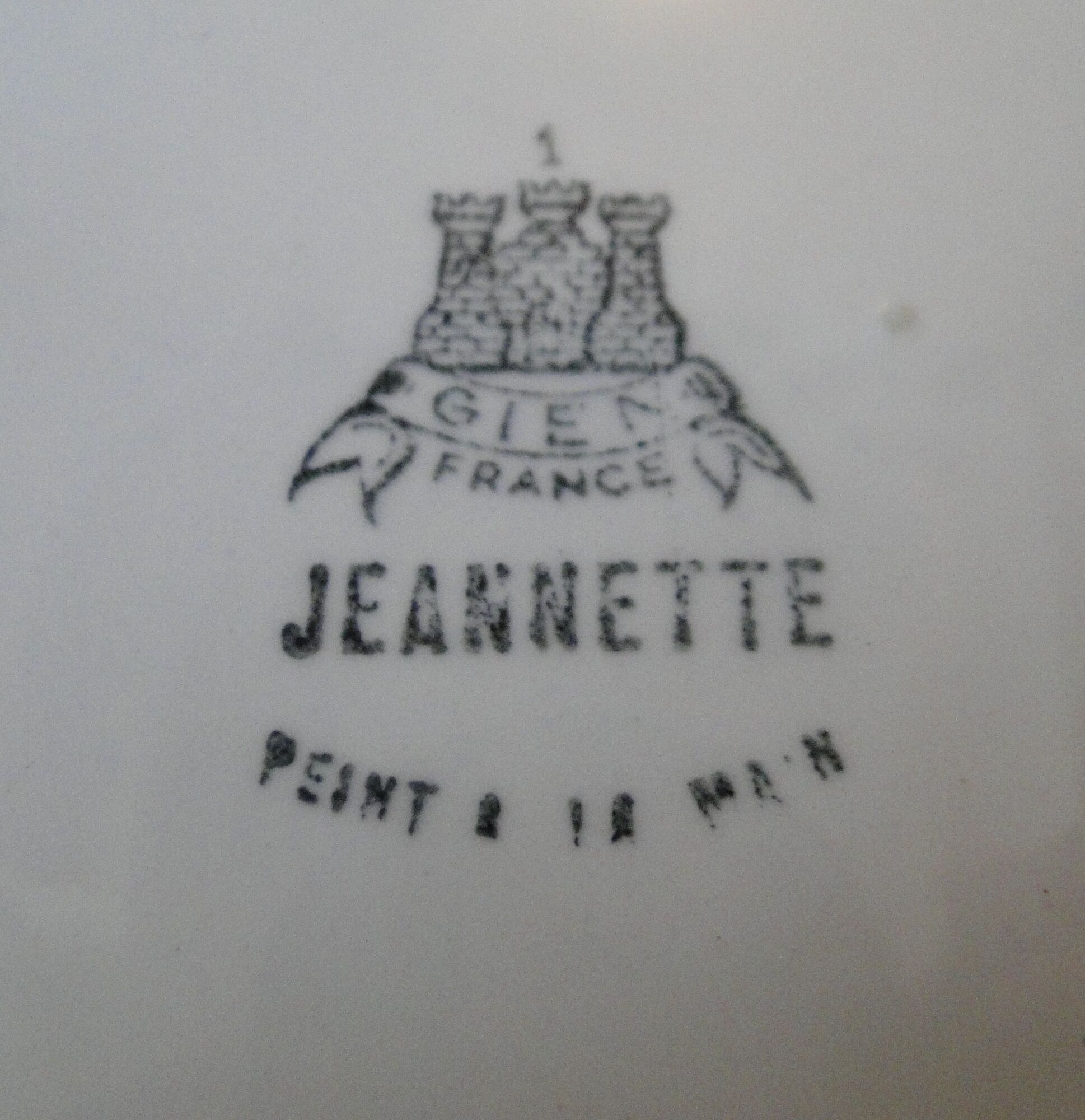 Dessert service Gien model jeannette painted a.la hand 1 dish 12 plates