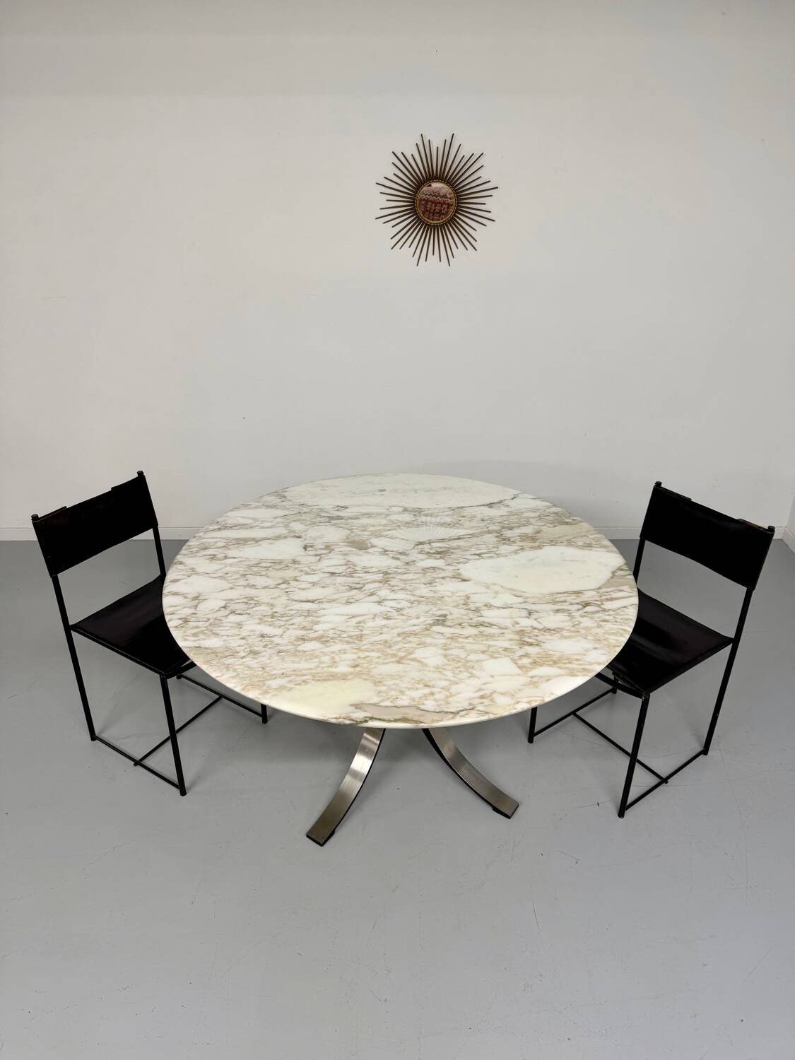 Round marble table T69 design Osvaldo Borsani for Tecno year 70