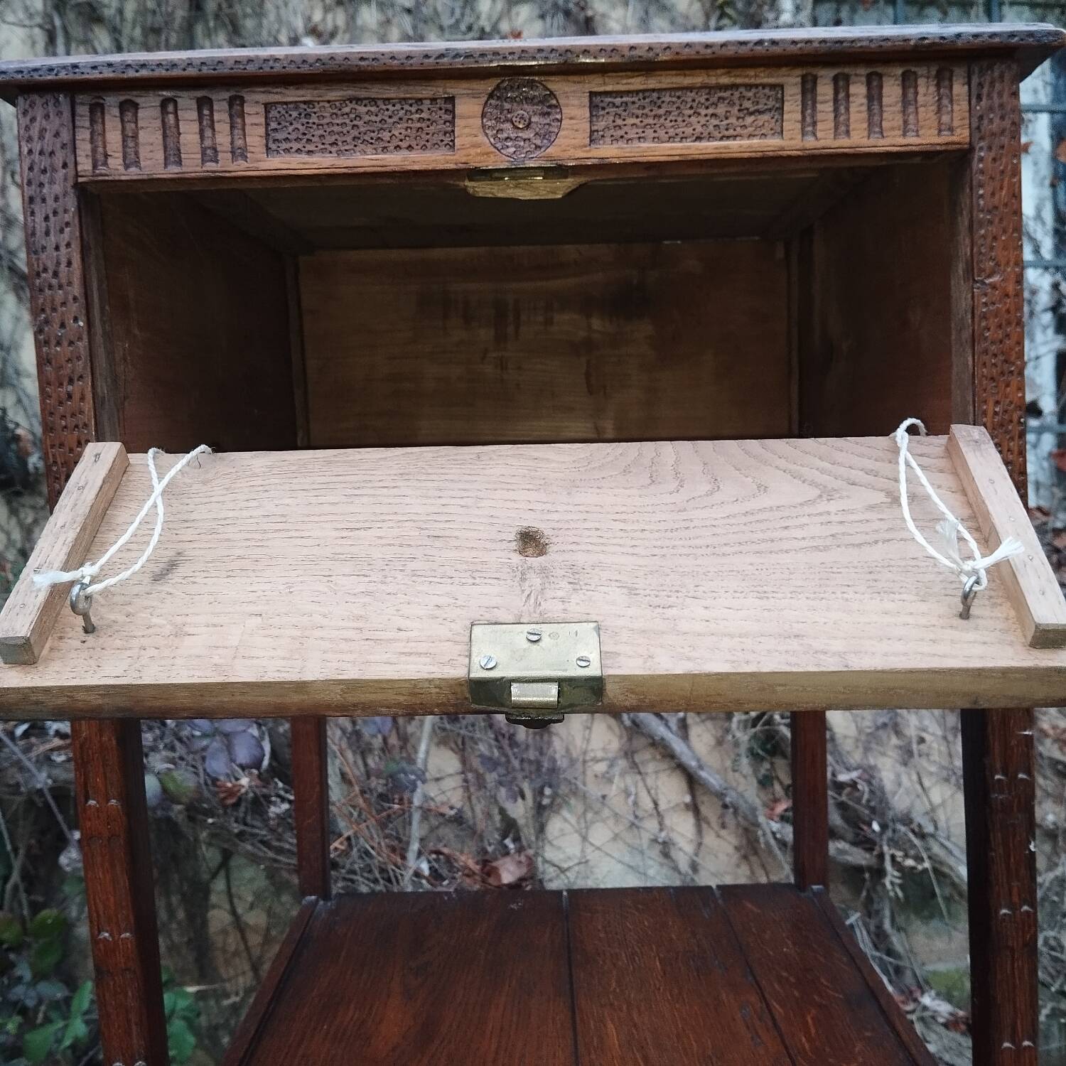 Guéridon table de chevet d'appoint art populaire