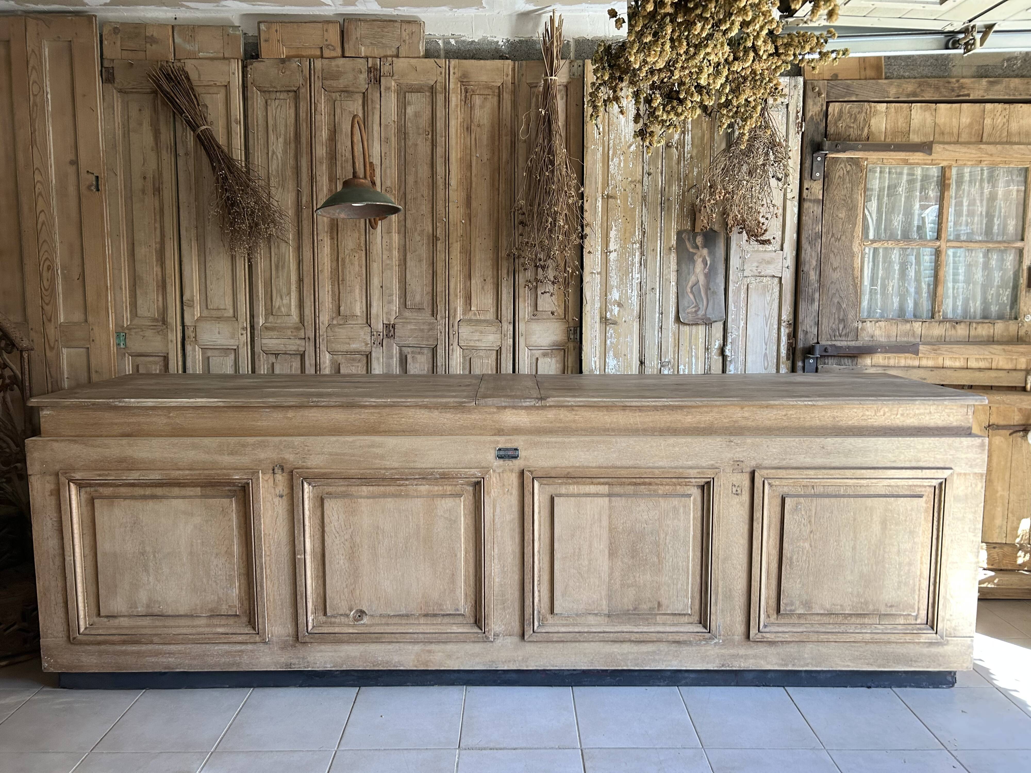 Exceptional large oak counter 288 cm