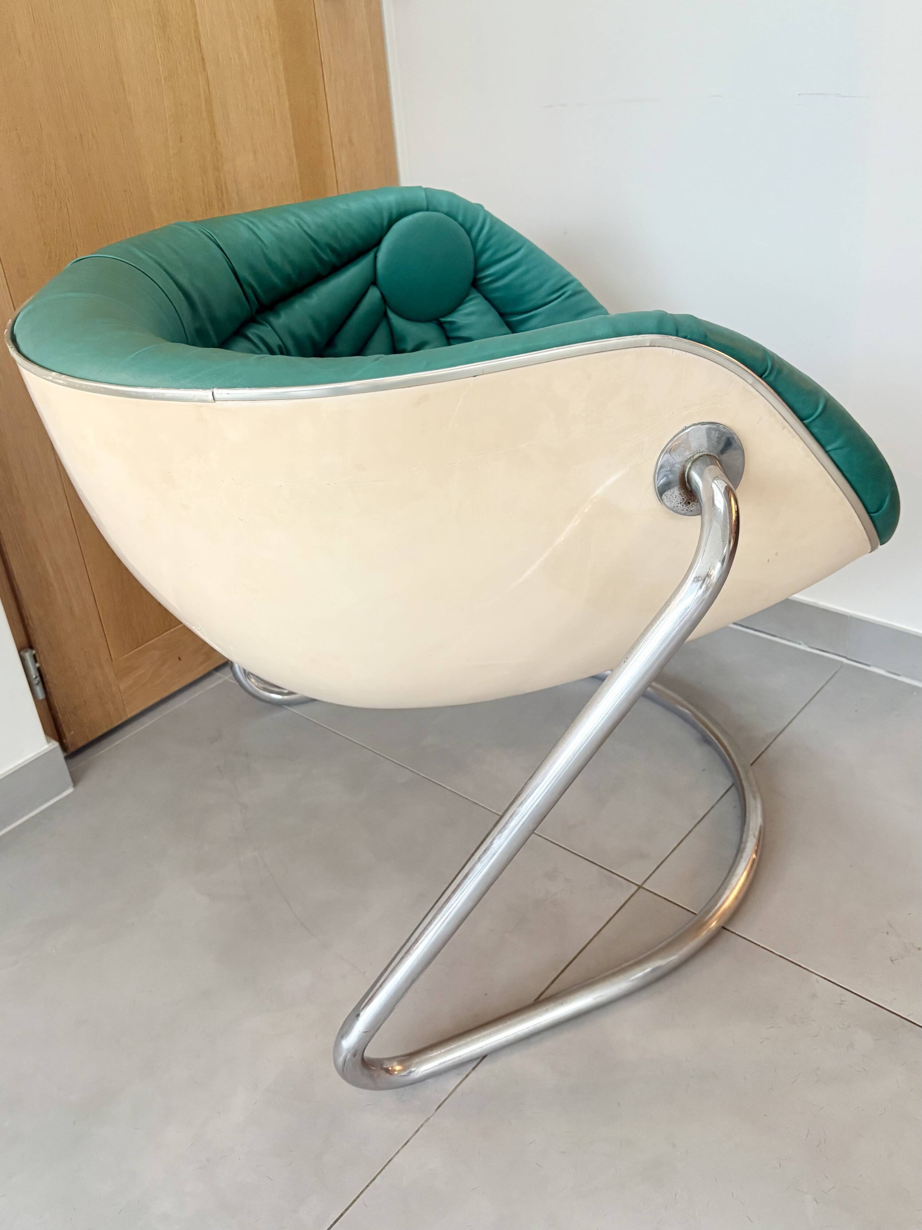 Space Age ball chair