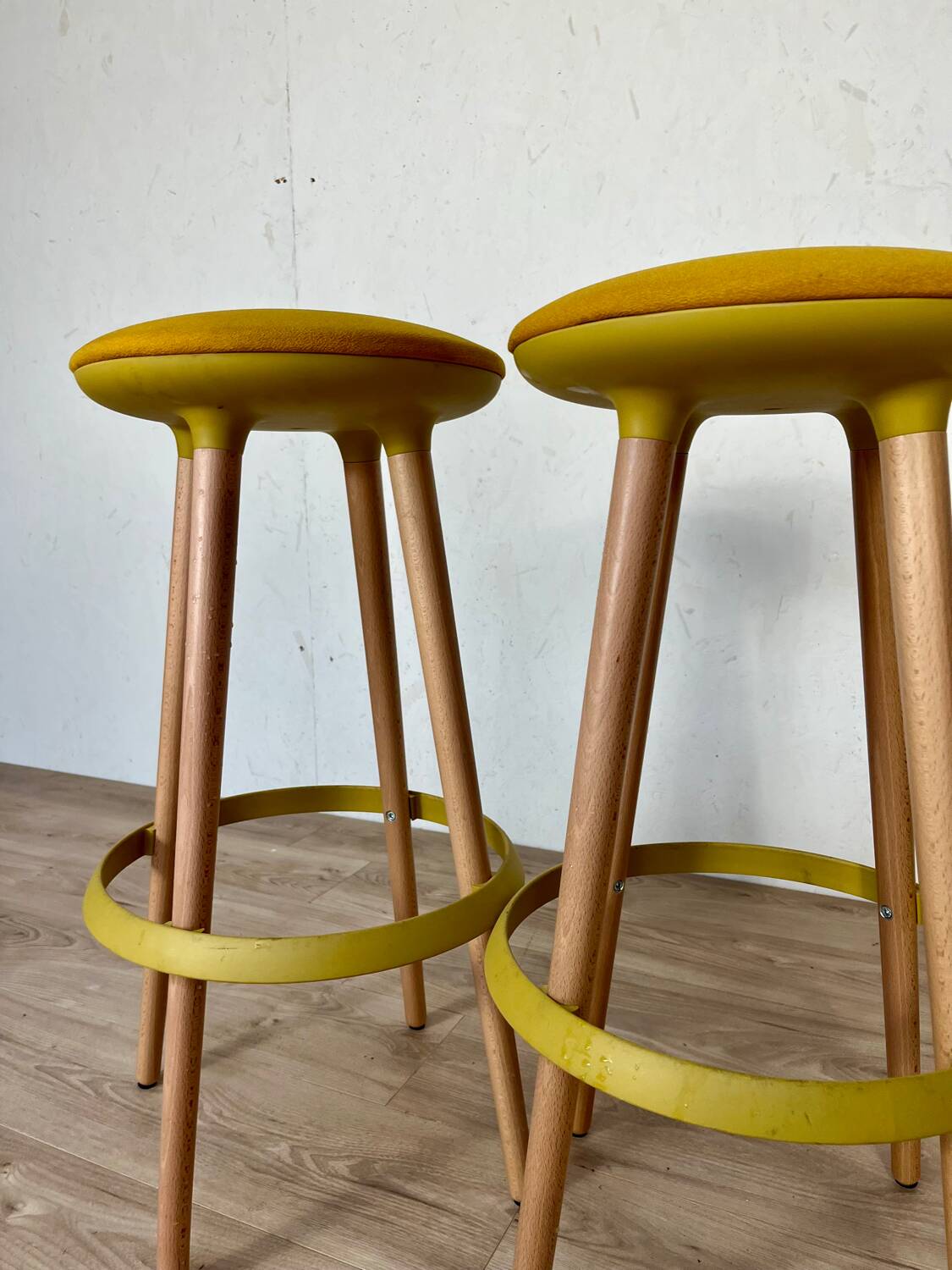 Enea Lottus high stool - Contemporary design - Light wood