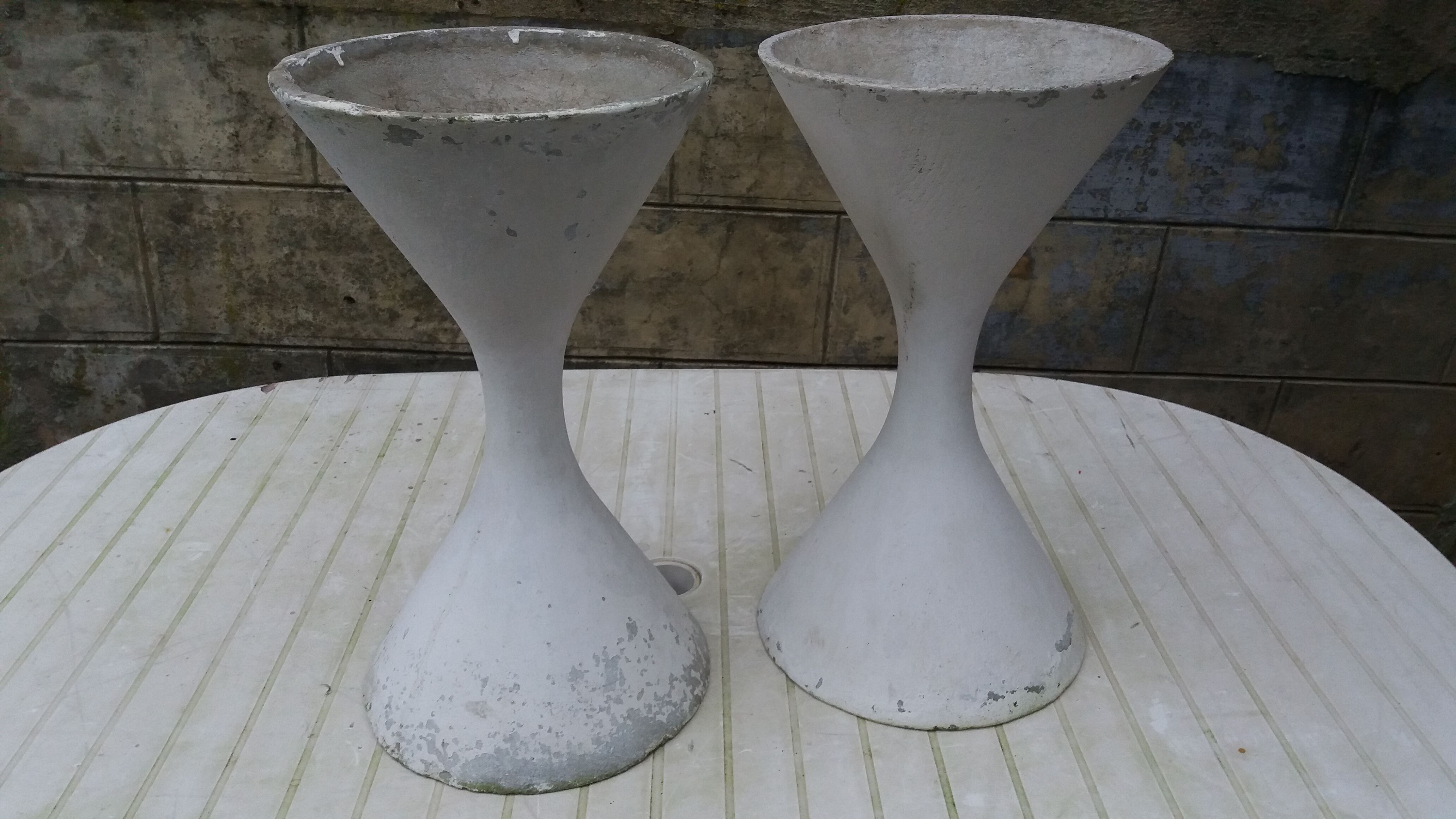 Pair of Anton Bee design diabolo planters, assisted by Guhl Willy