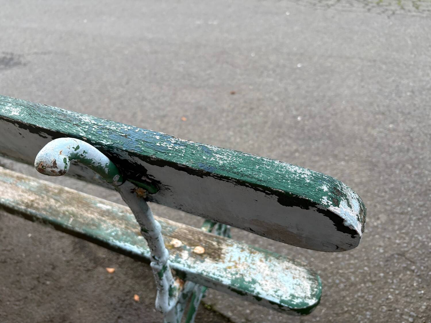 Old wooden and cast iron garden bench 2 m long – original patina