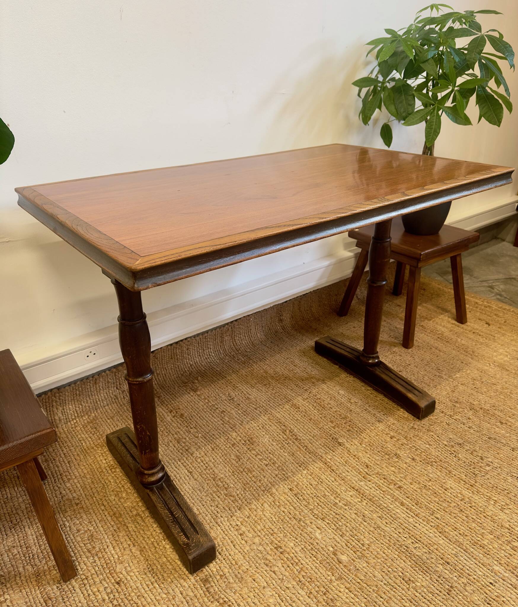 Antique solid wood bistro table – Central base