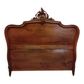 Tête de lit en bois sculpté