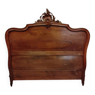 Headboard made of carved wood