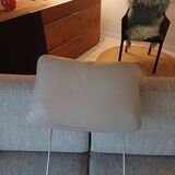 Duvivier canapé 104 Mayenne Alaska pebble fabric and its headrests.