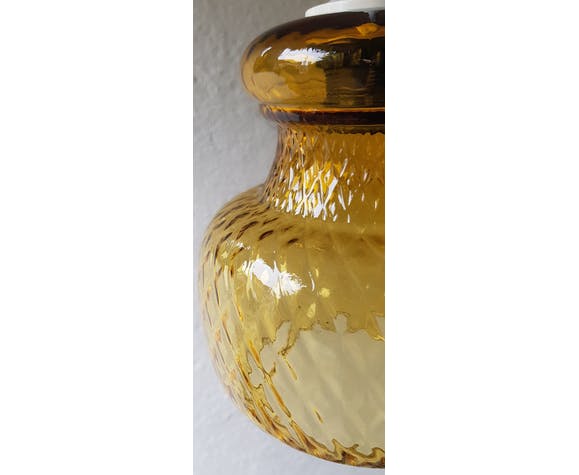 Amber glass suspension