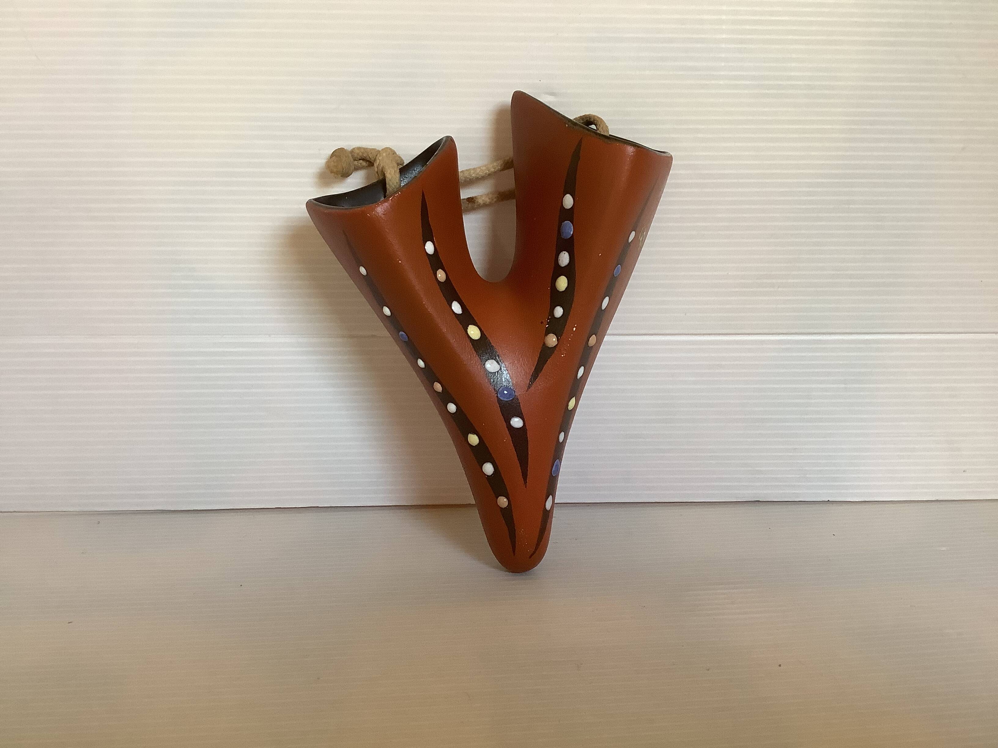 Enamelled bouquetière points