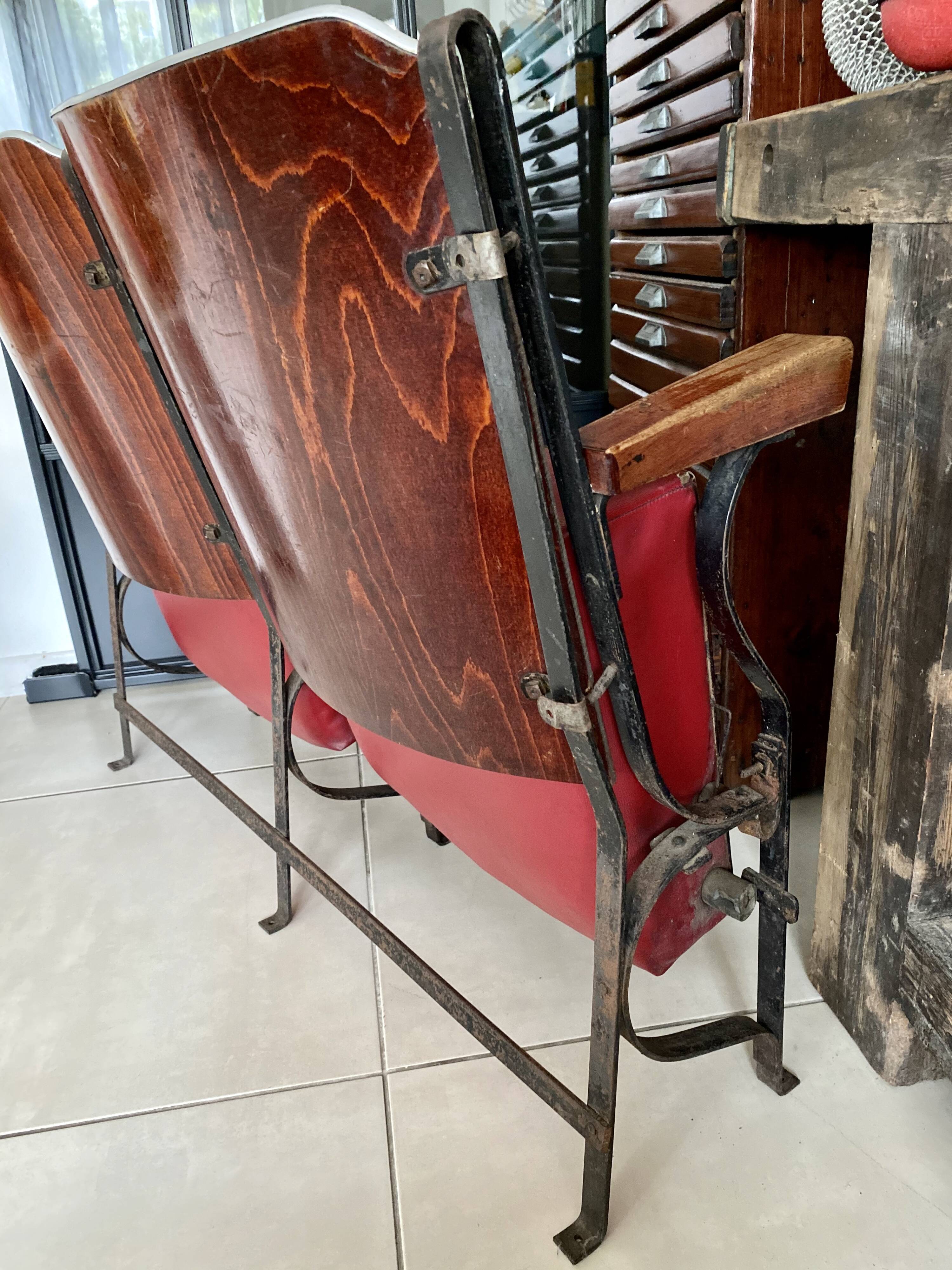 Paire de fauteuils de cinéma vintage