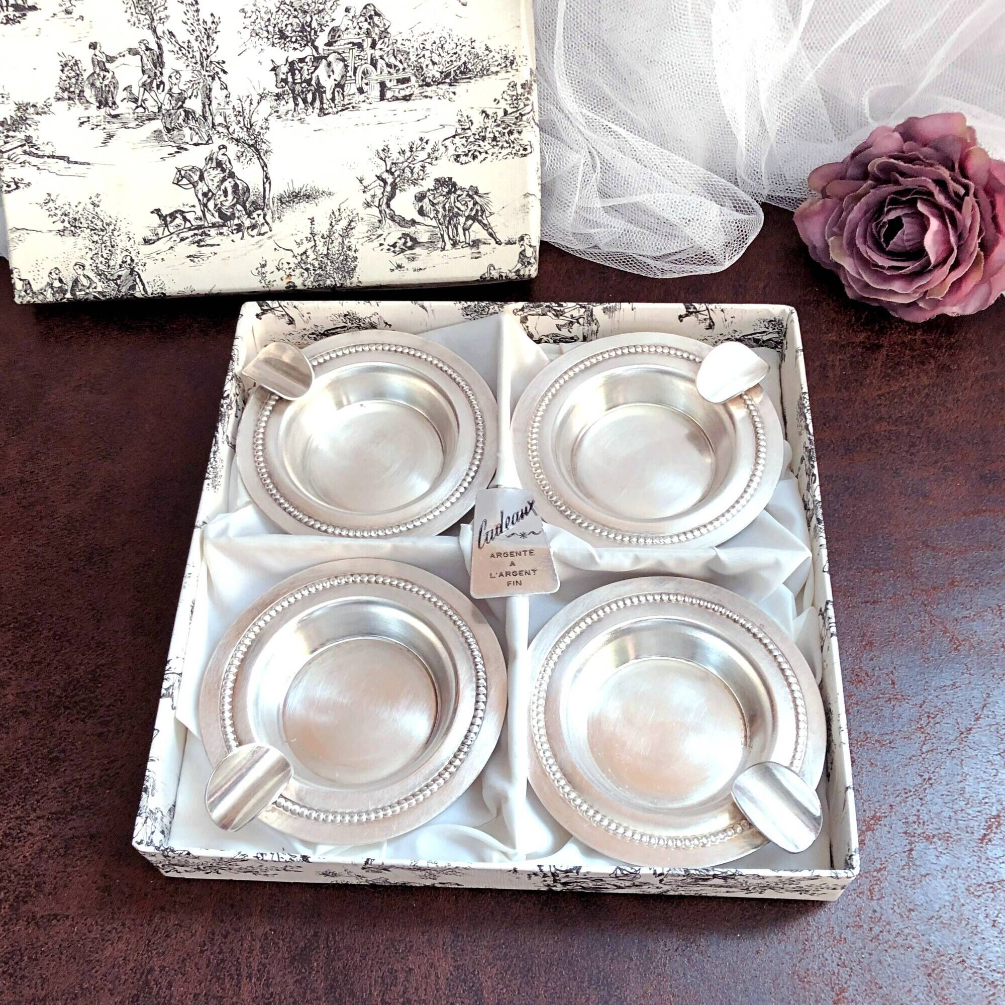 Box of 4 individual silver ashtrays in fine silver France