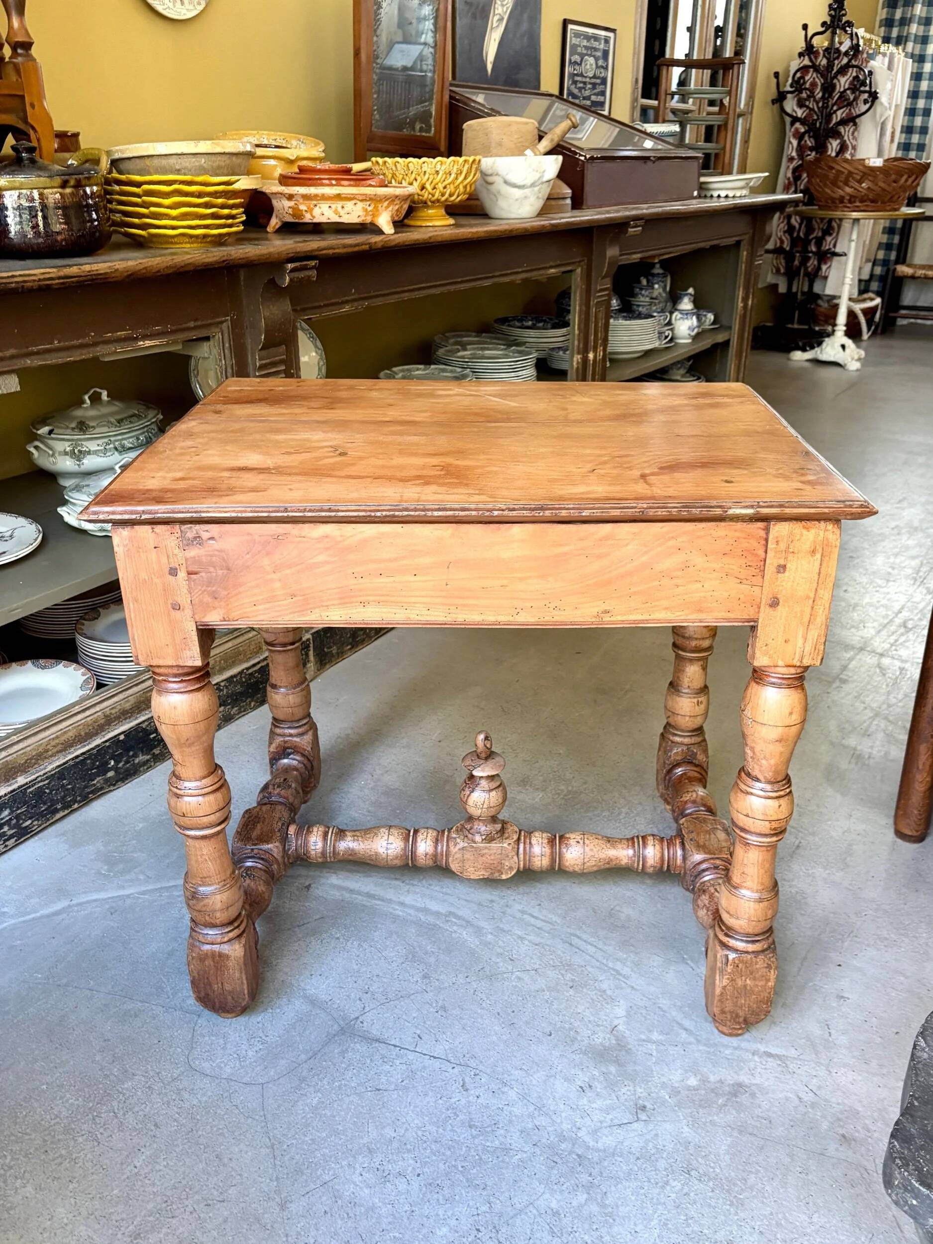 Bureau, table d'appoint 1 tiroir en bois clair