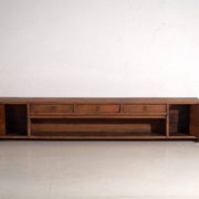 Meuble bas ancien laqué en bois d’orme – Chine, vers 1900