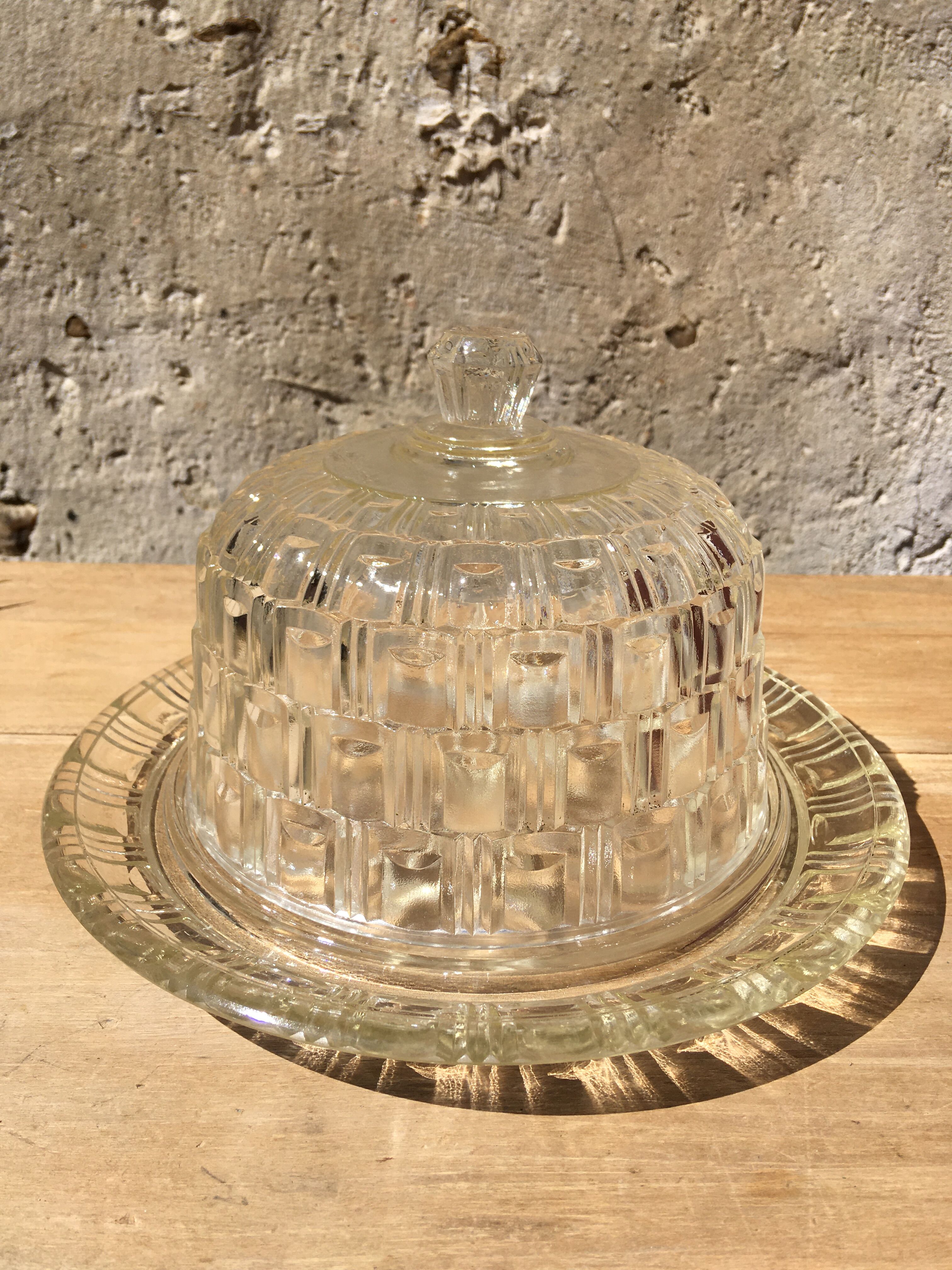 Glass bell with tray