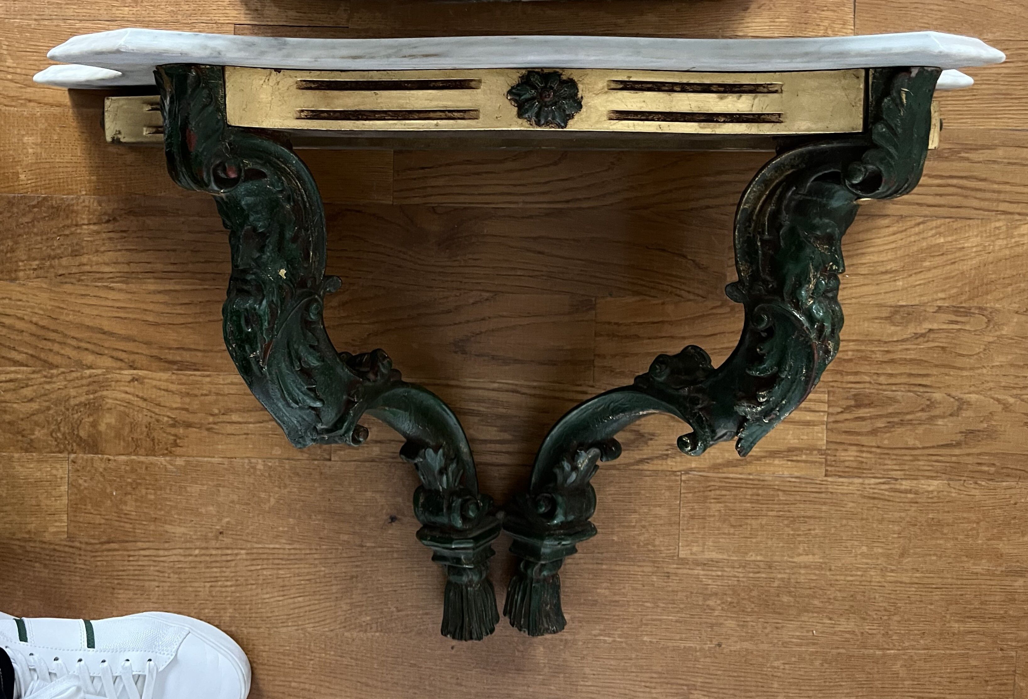 Console en bois sculpté et marbre gris