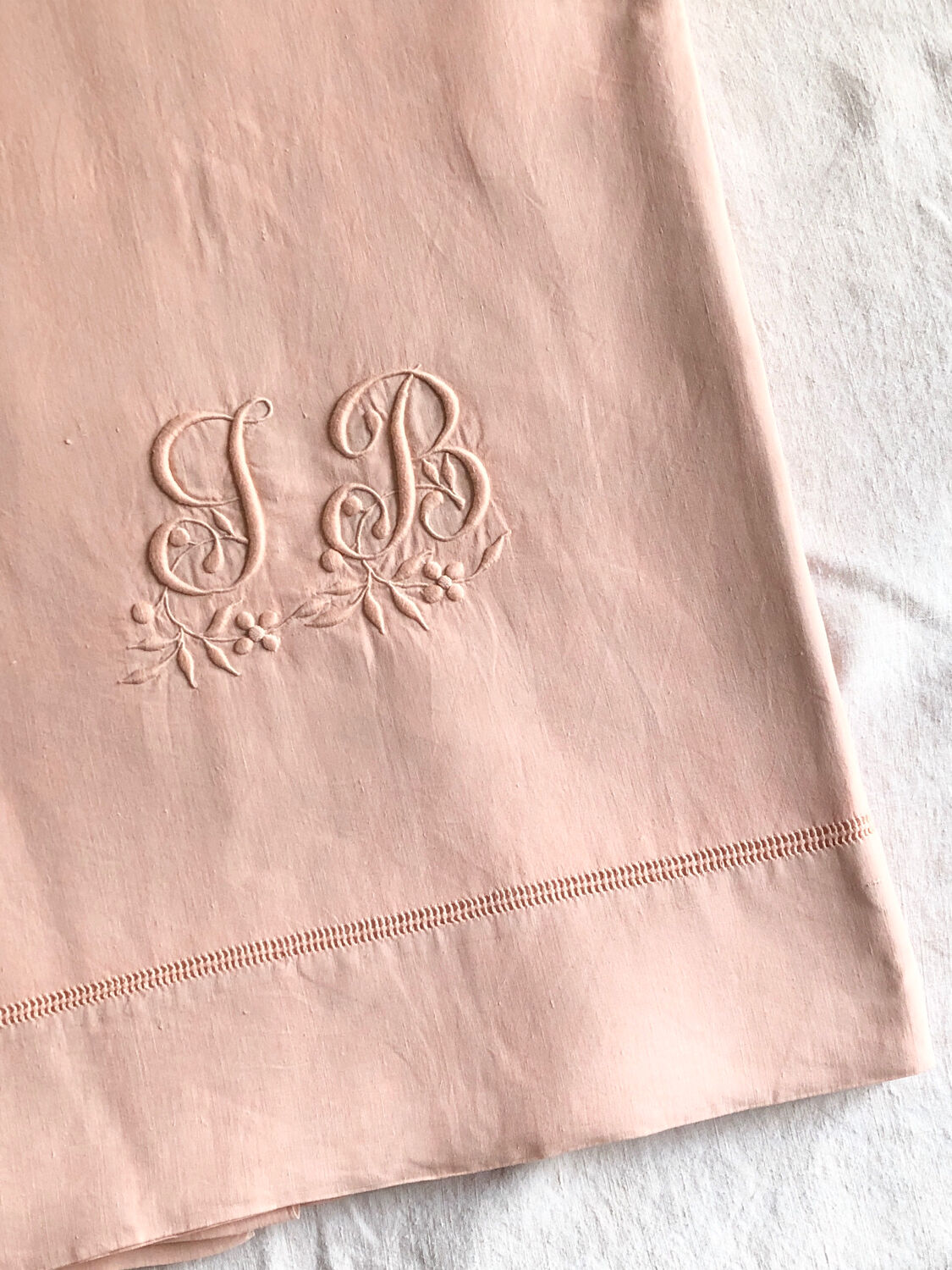 Antique sheet in pure washed linen tinted in morning pink