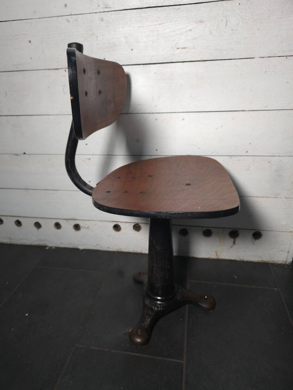Chaise industrielle en fonte vintate singer 