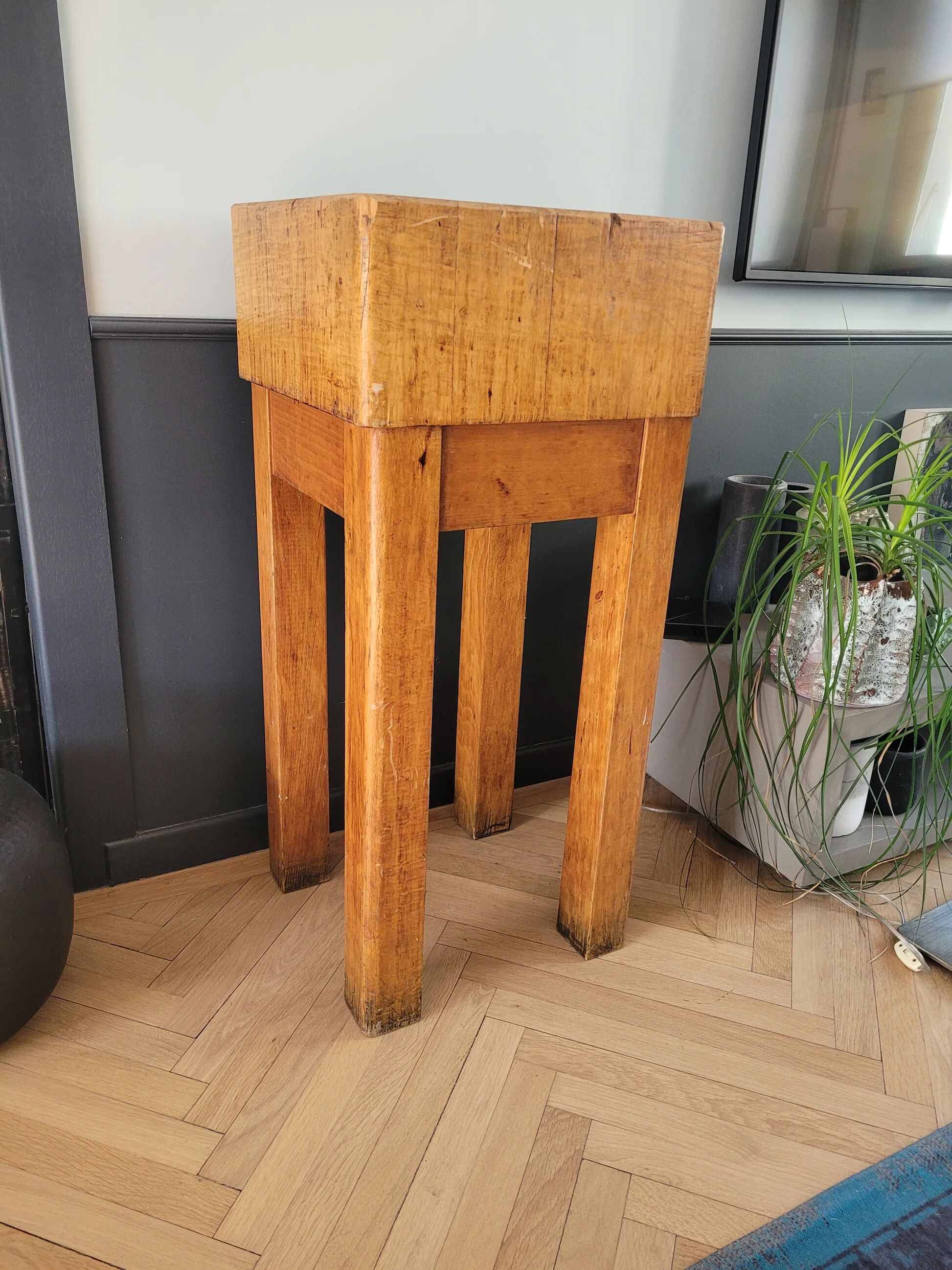 Authentic butcher's block on legs - End grain wood
