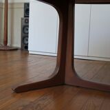 Scandinavian extendable table